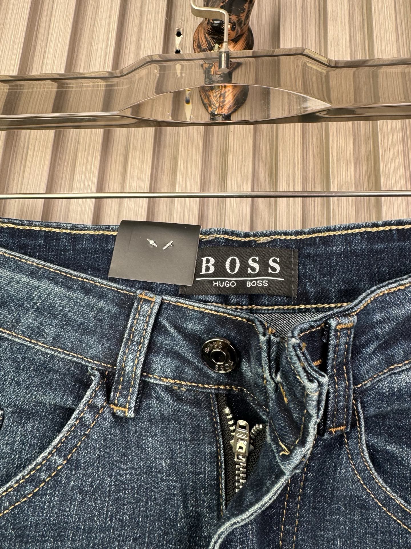 BOSS男士秋冬修身小脚牛仔裤 - 柔らかく快適なデザイン