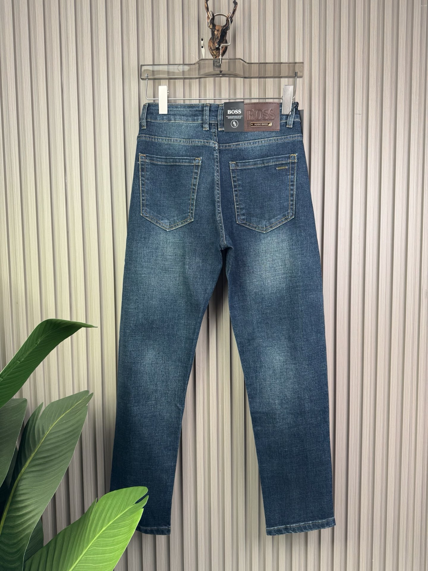 BOSS男士秋冬修身小脚牛仔裤 - 柔らかく快適なデザイン