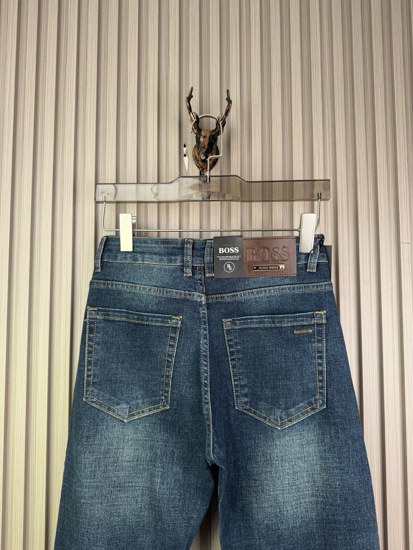 BOSS男士秋冬修身小脚牛仔裤 - 柔らかく快適なデザイン