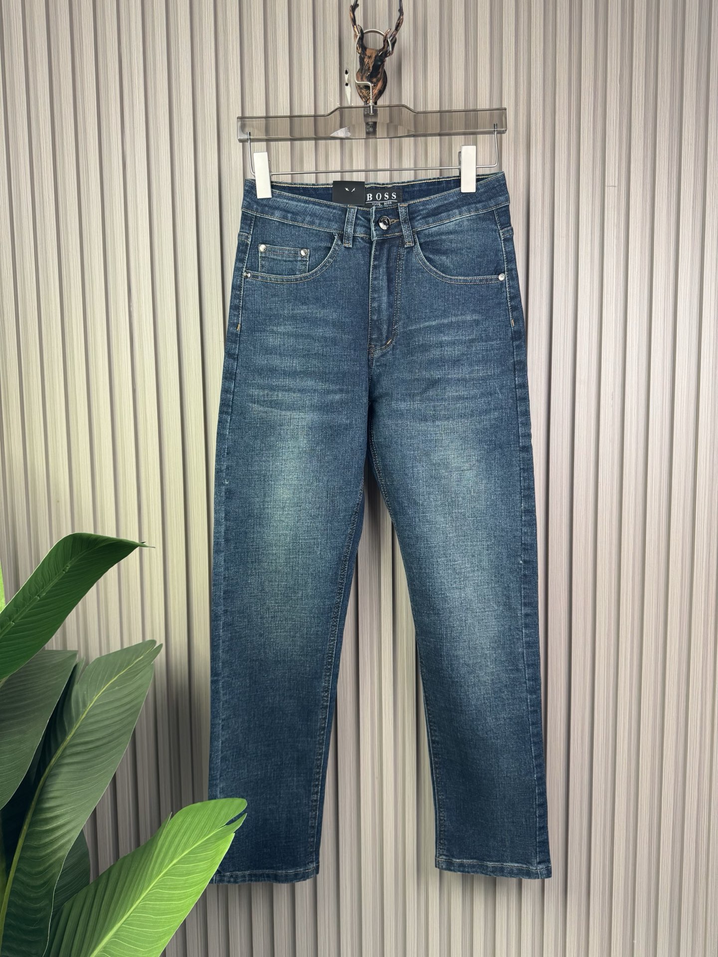 BOSS男士秋冬修身小脚牛仔裤 - 柔らかく快適なデザイン