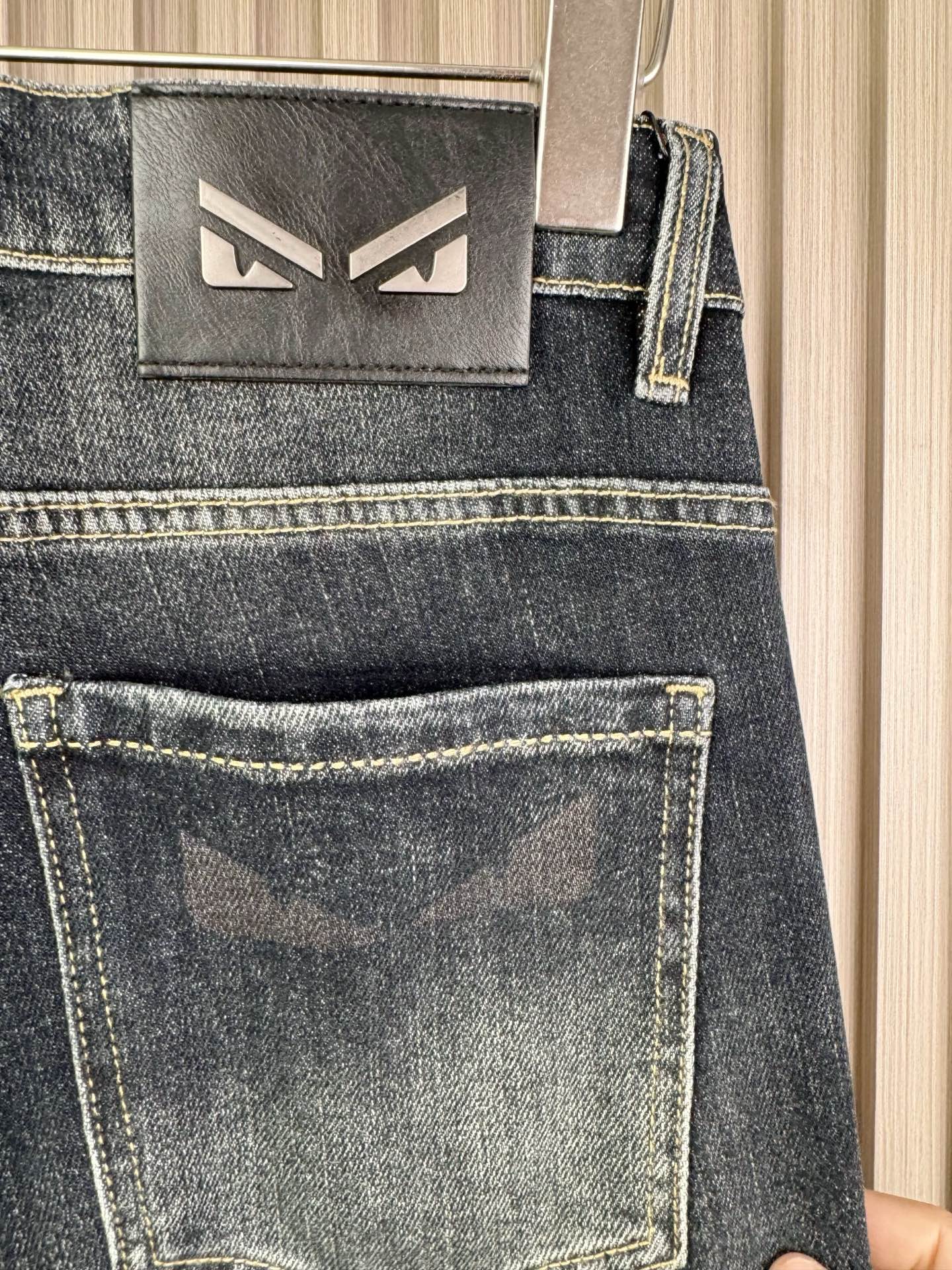 芬迪 男士宽松阔腿直筒牛仔裤 保暖・柔らかい