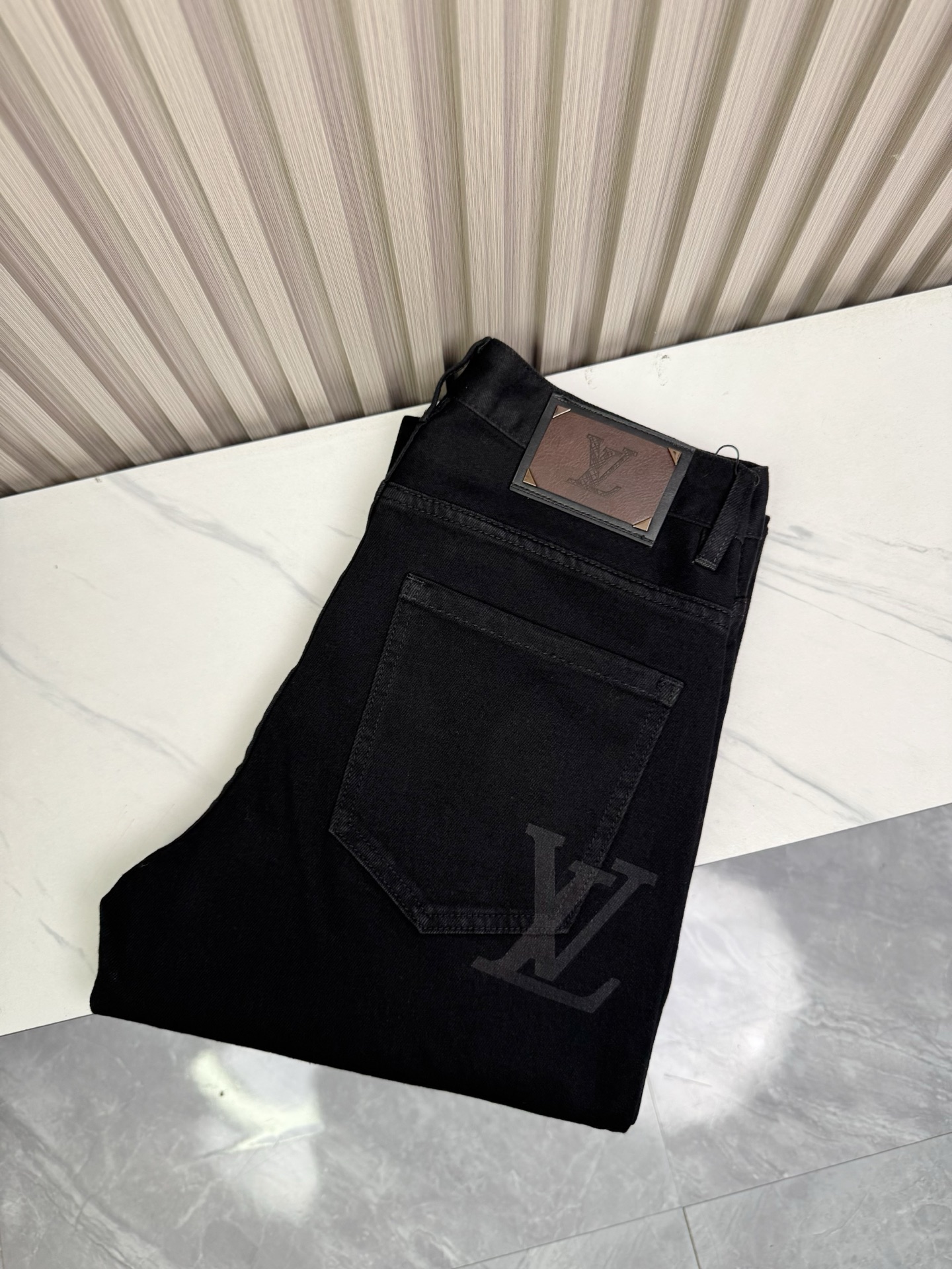 P300 LV秋冬男士宽松直筒牛仔裤 - 柔らかさと快適さを追求