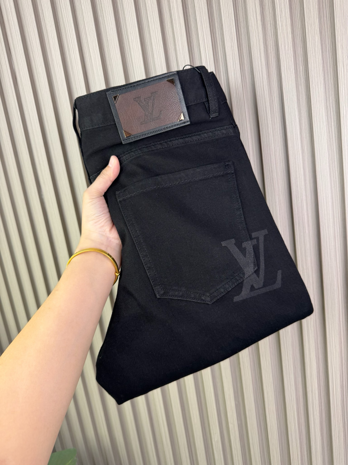 P300 LV秋冬男士宽松直筒牛仔裤 - 柔らかさと快適さを追求