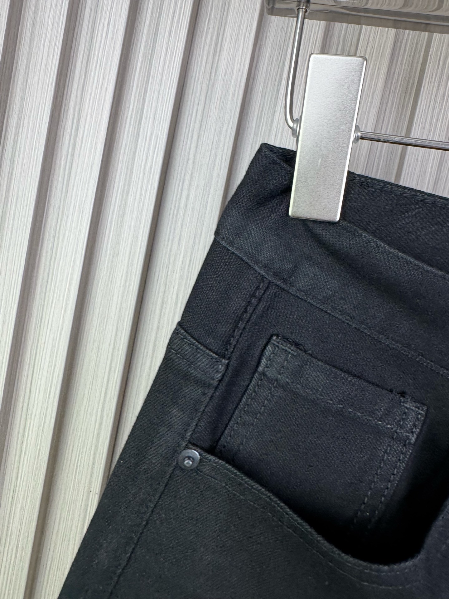 P300 LV秋冬男士宽松直筒牛仔裤 - 柔らかさと快適さを追求