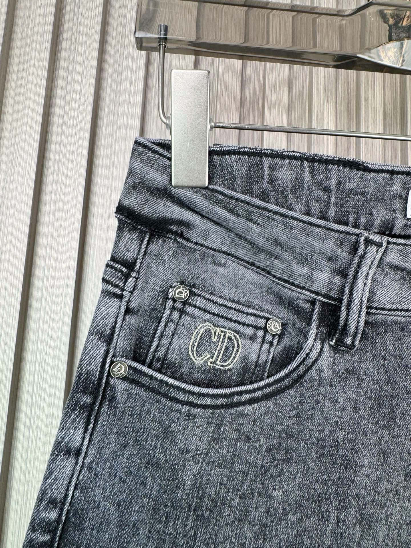 ディオール 男士修身小脚牛仔裤 - 柔らかく快適なデザイン