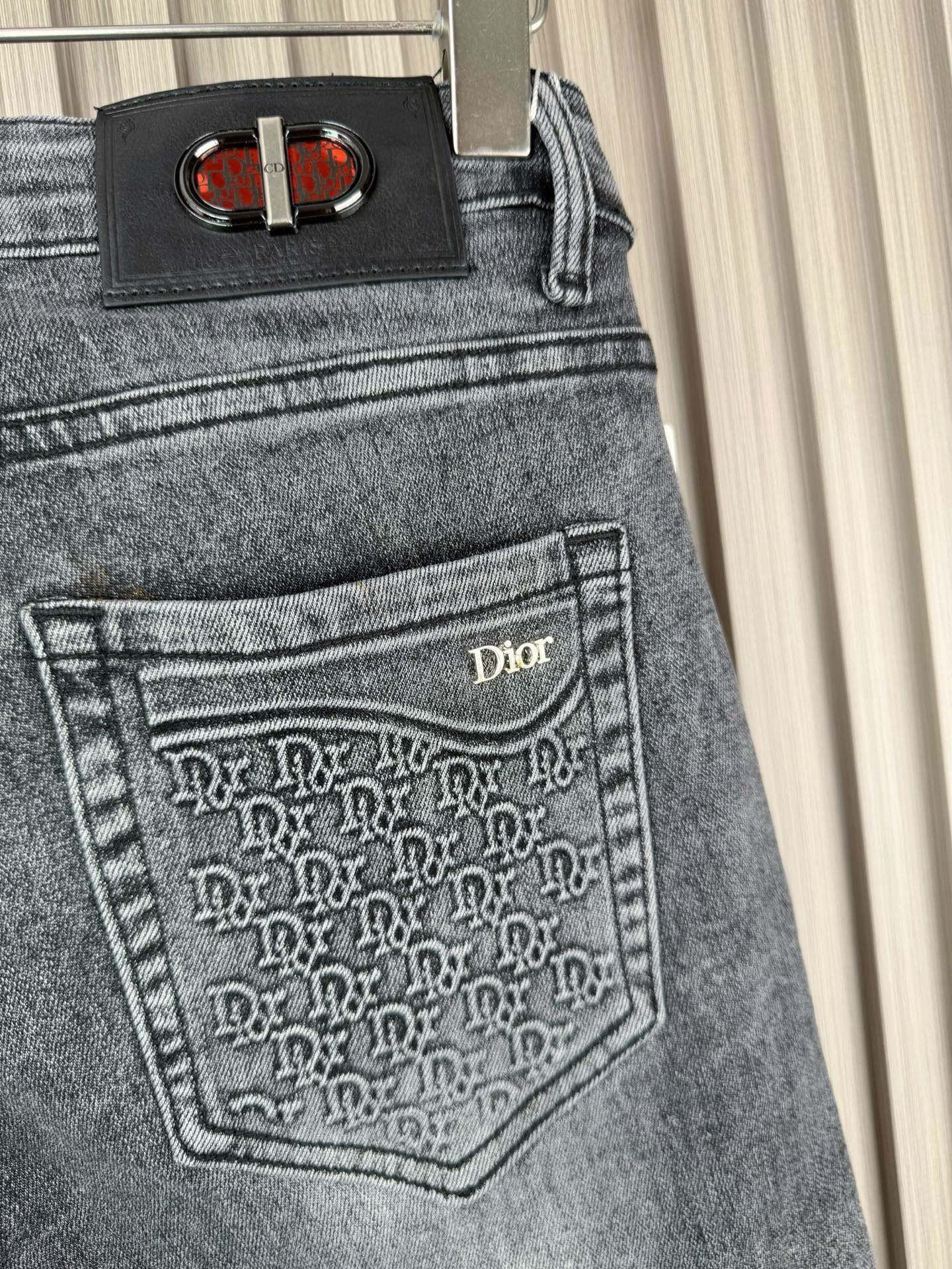 ディオール 男士修身小脚牛仔裤 - 柔らかく快適なデザイン