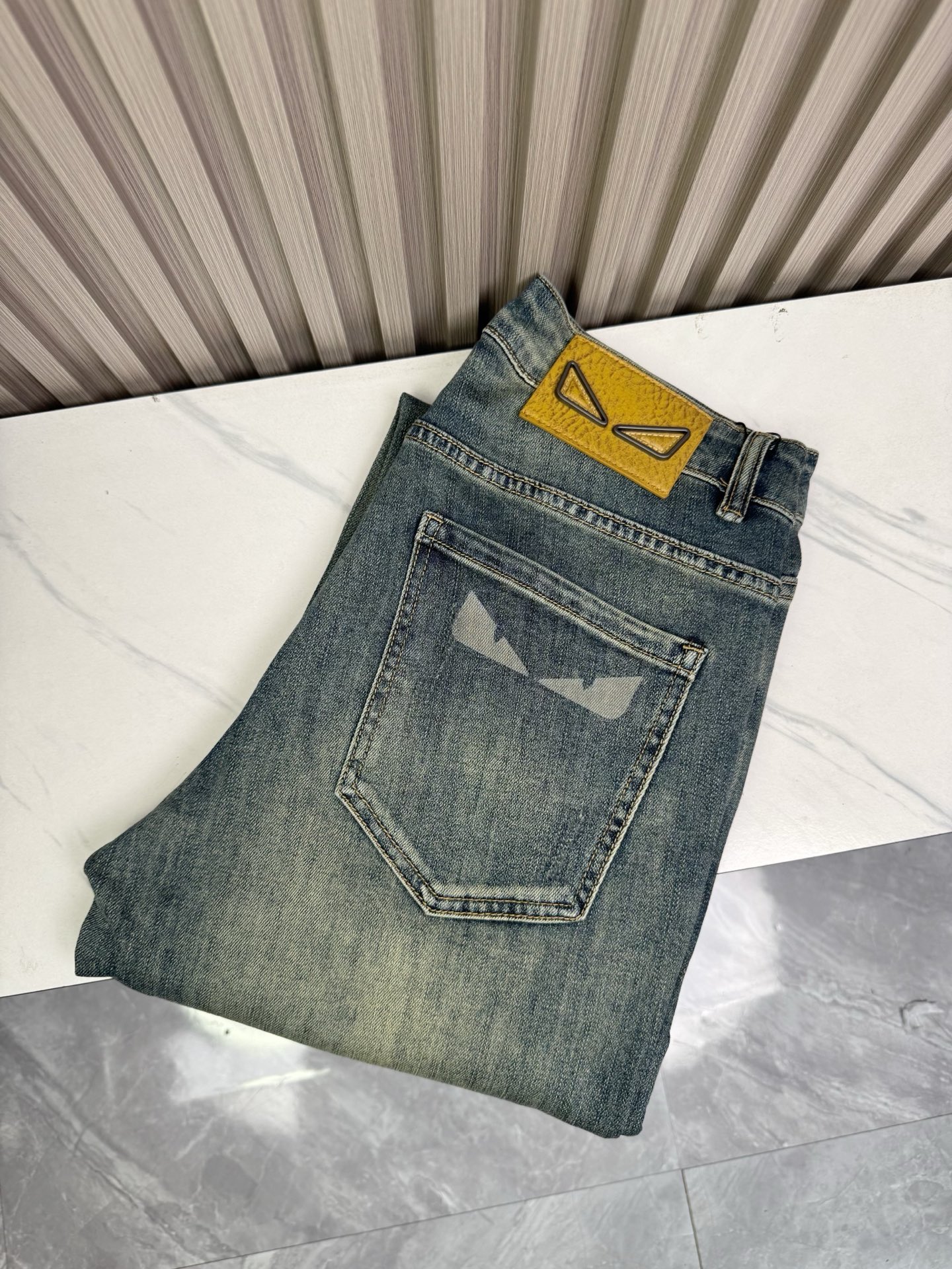 芬迪 男性用宽松阔腿直筒牛仔裤 - 柔らかく快適な着心地