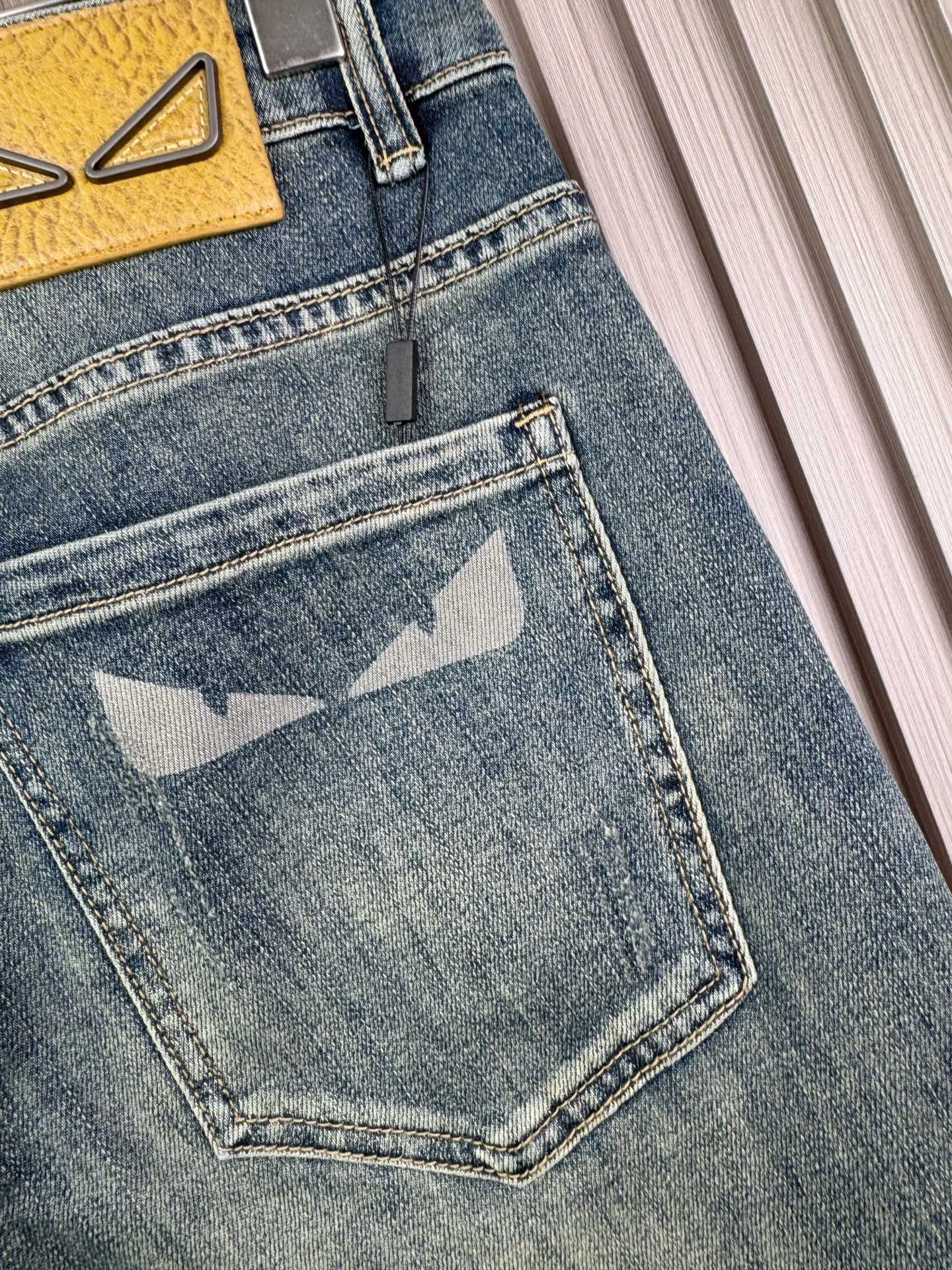 芬迪 男性用宽松阔腿直筒牛仔裤 - 柔らかく快適な着心地