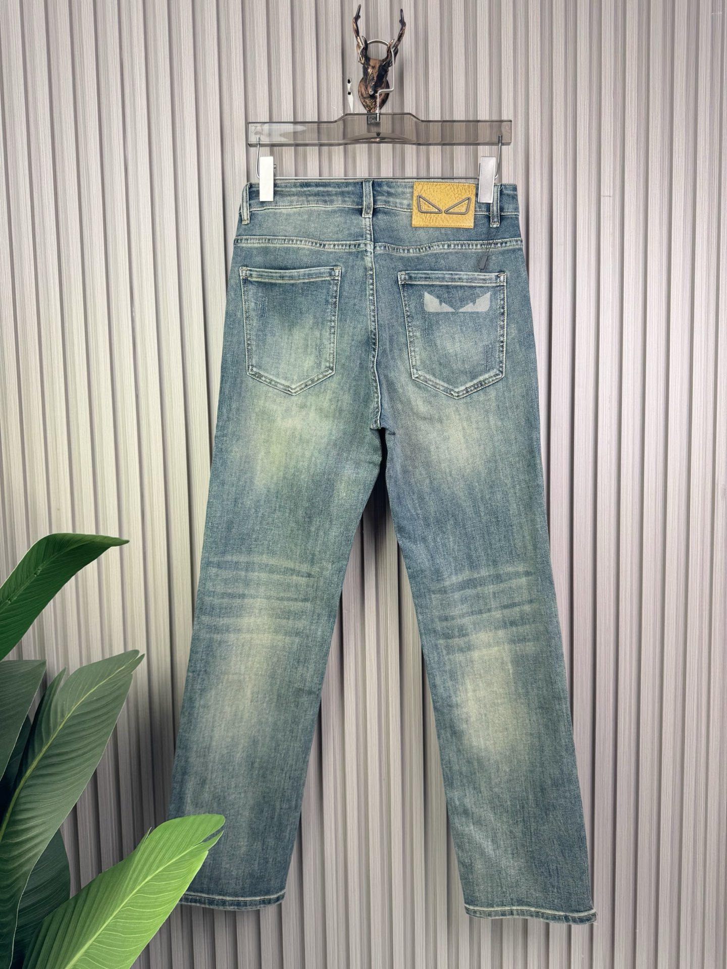 芬迪 男性用宽松阔腿直筒牛仔裤 - 柔らかく快適な着心地