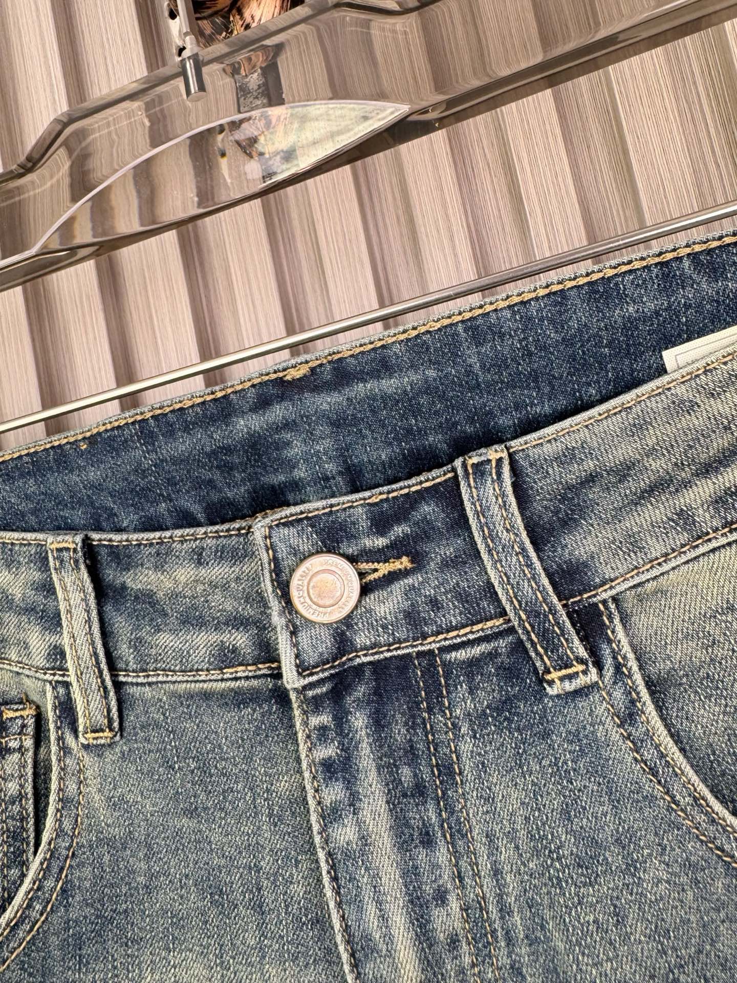 芬迪 男性用宽松阔腿直筒牛仔裤 - 柔らかく快適な着心地