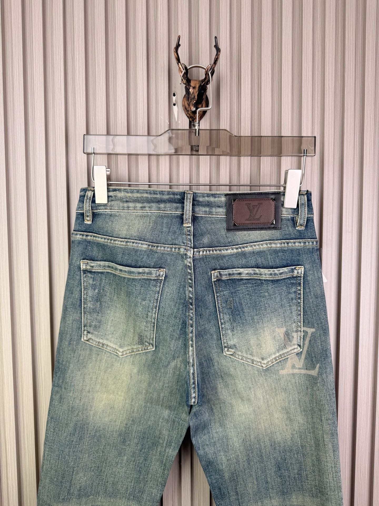 LV男宽松阔腿直筒牛仔裤 - 柔らかく快適なデザイン