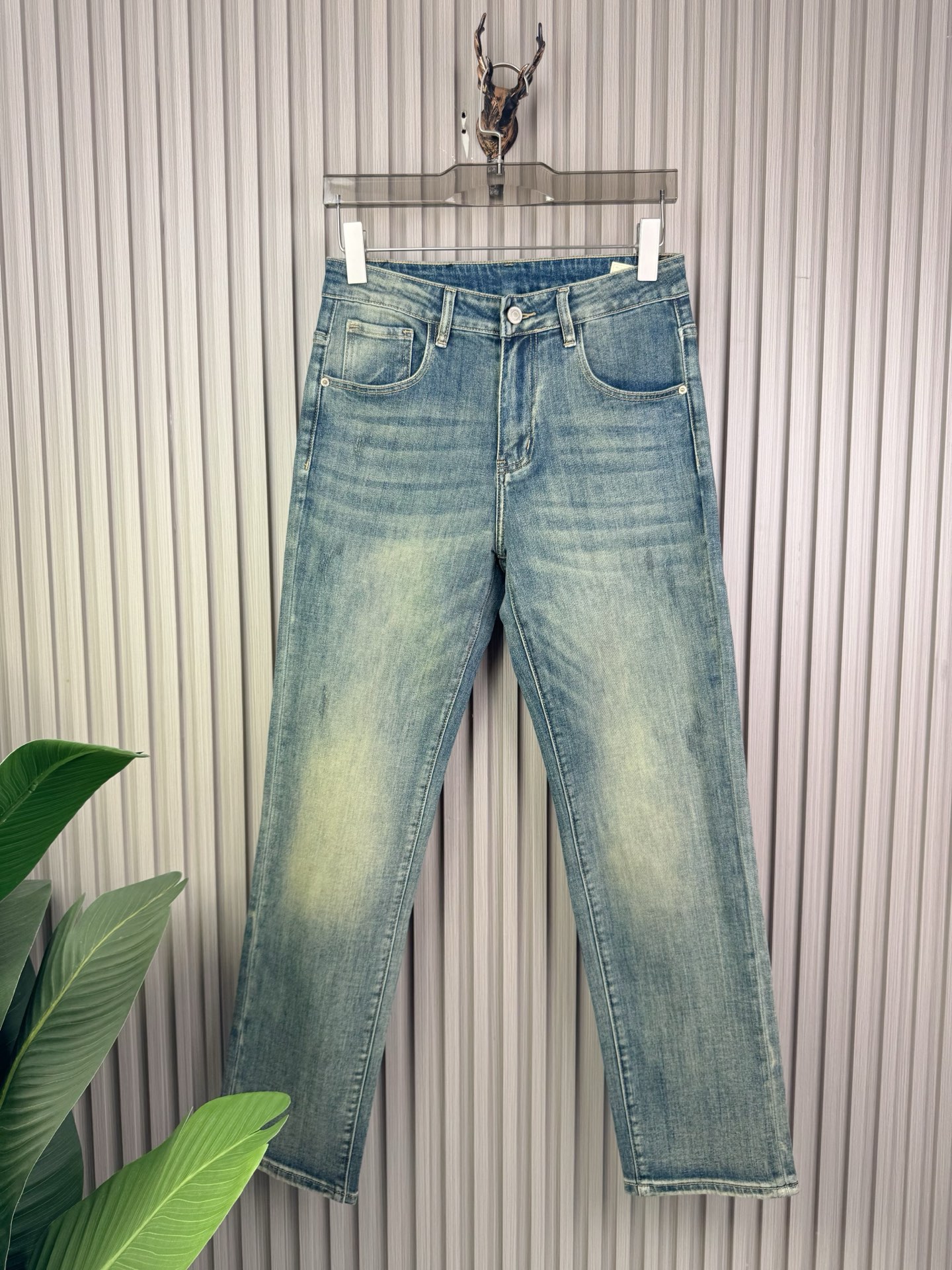 LV男宽松阔腿直筒牛仔裤 - 柔らかく快適なデザイン