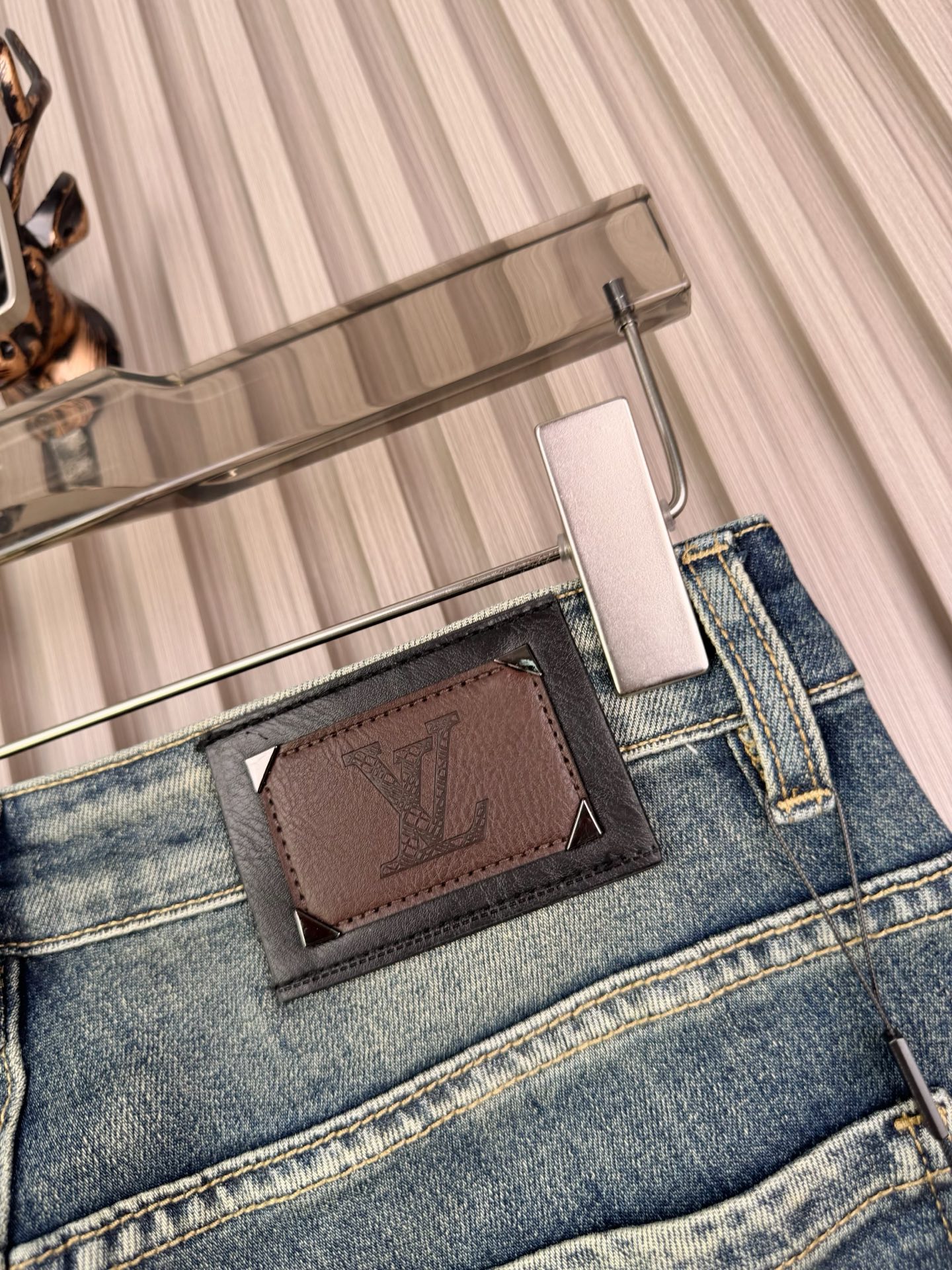 LV男宽松阔腿直筒牛仔裤 - 柔らかく快適なデザイン