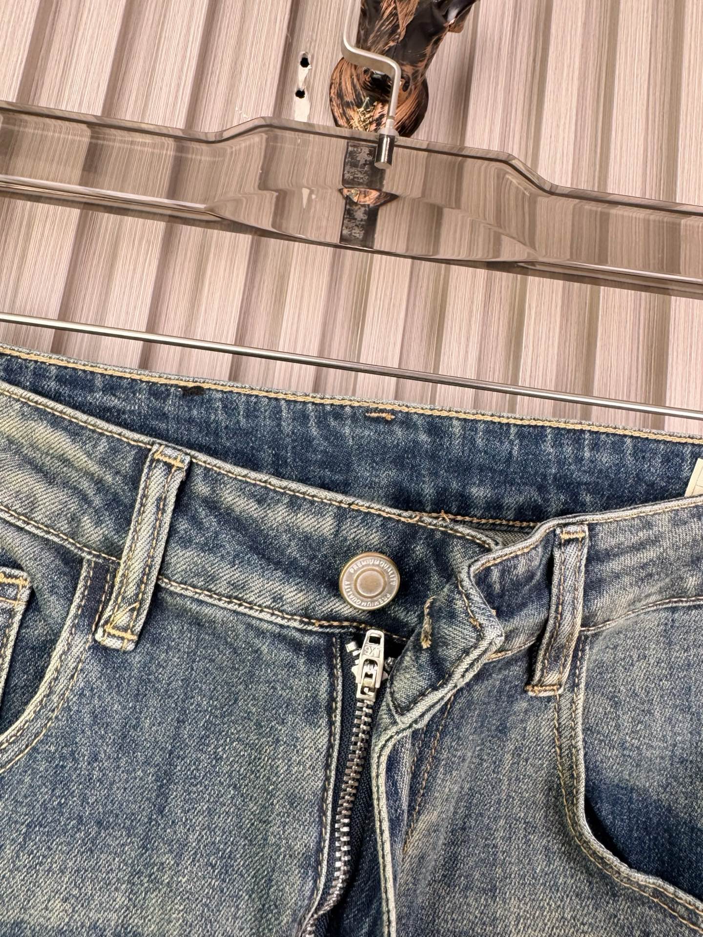 LV男宽松阔腿直筒牛仔裤 - 柔らかく快適なデザイン