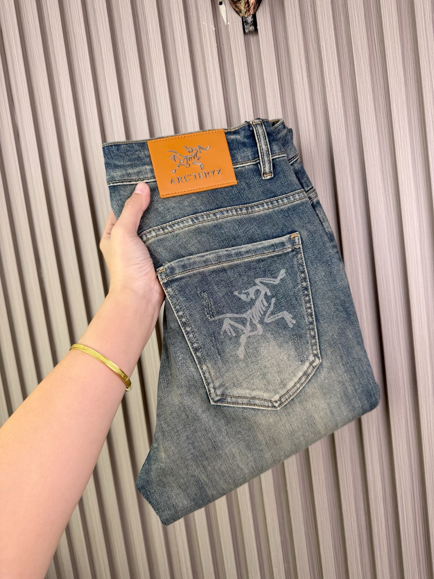 P300男士宽松阔腿直筒牛仔裤 - 柔らかく快適な着心地