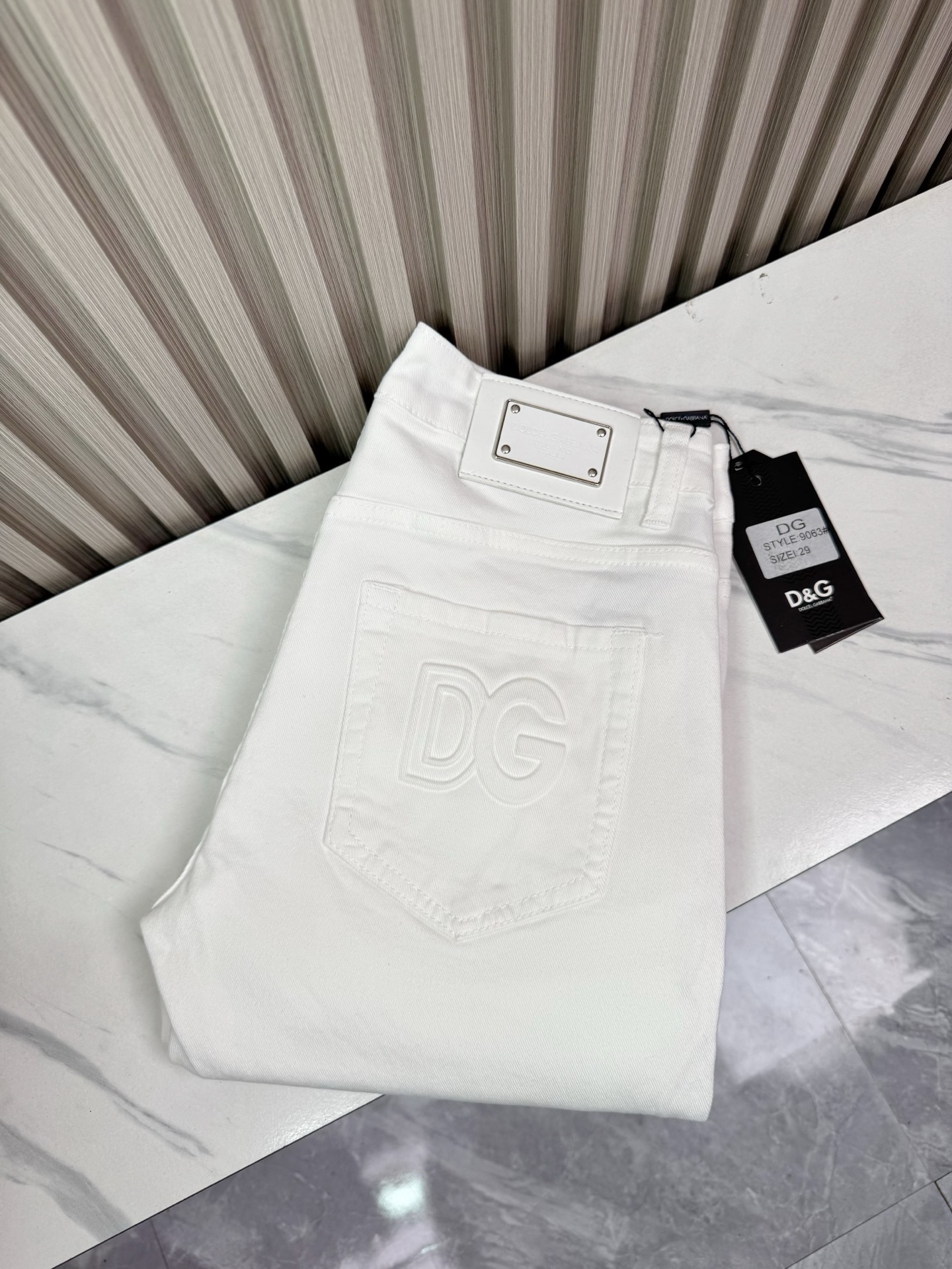 杜嘉班纳男修身小脚牛仔裤 - 柔らかく快適なデザイン