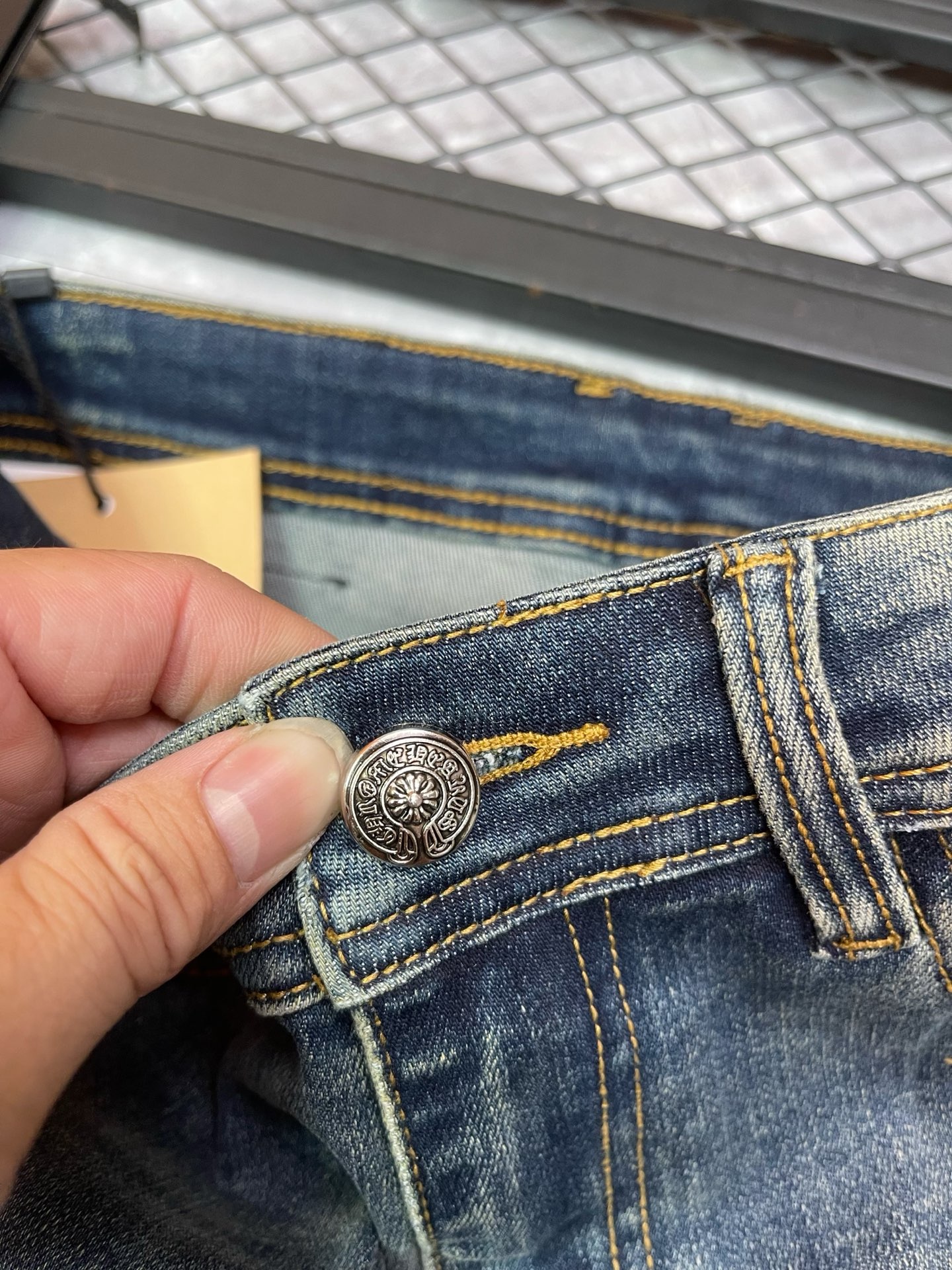 ￼ P190。【克罗心】2️⃣0️⃣2️⃣5️⃣秋冬新款男士修身小直脚牛仔裤🍋刺绣工艺修身弹力裤子 百搭时尚显瘦款🍇高品质时尚男装 剪裁简洁大方利落！码数29—38