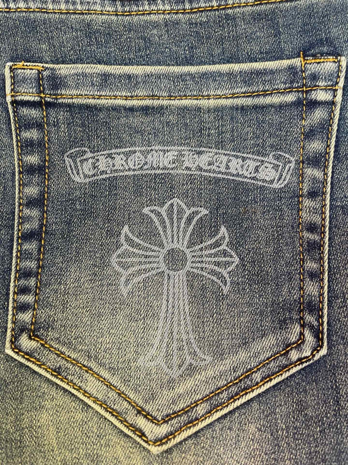 ￼ P190。【克罗心】2️⃣0️⃣2️⃣5️⃣秋冬新款男士修身小直脚牛仔裤🍋刺绣工艺修身弹力裤子 百搭时尚显瘦款🍇高品质时尚男装 剪裁简洁大方利落！码数29—38