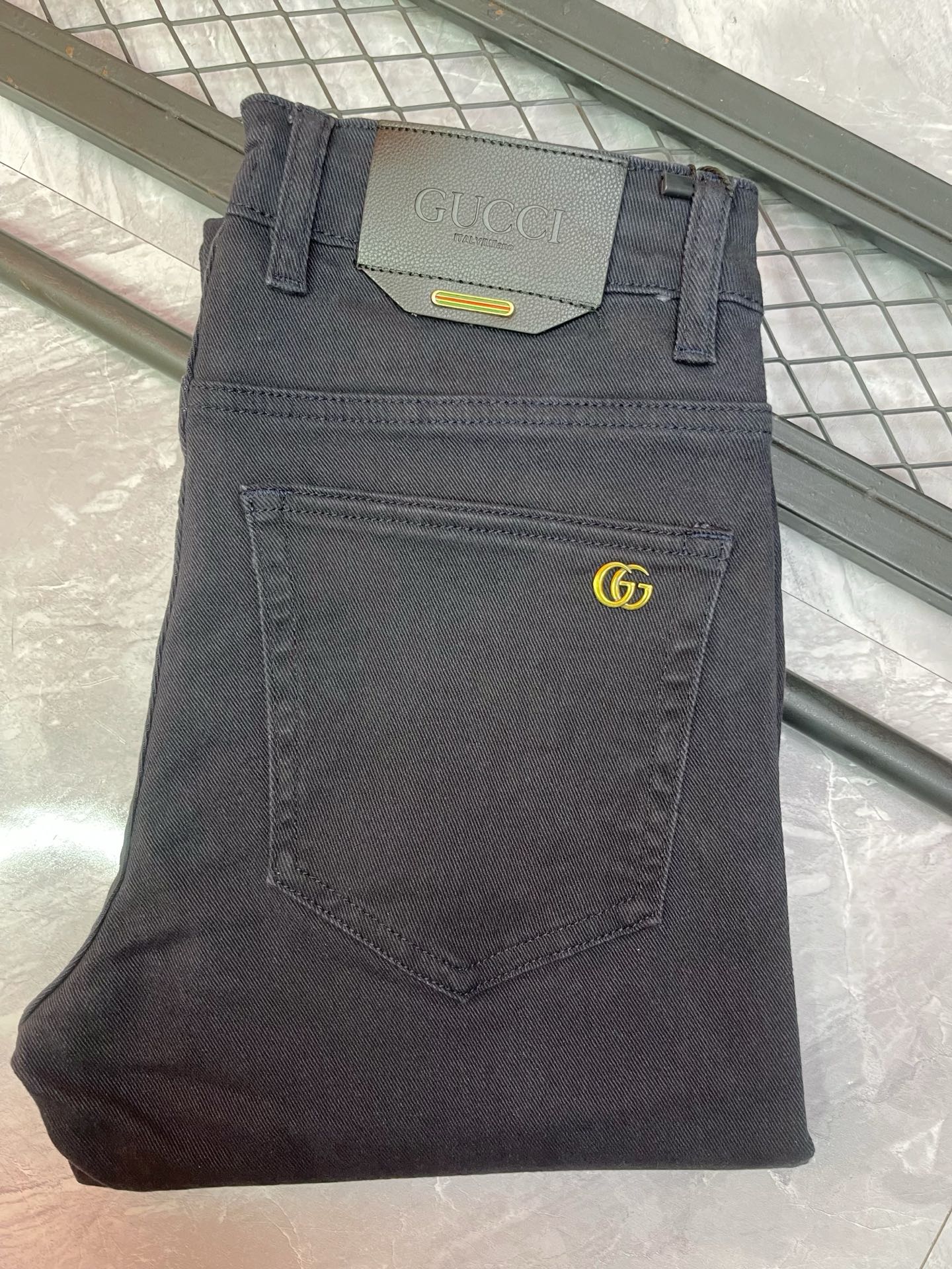  P190。【Gucci】2️⃣0️⃣2️⃣5️⃣秋冬新款男士修身小直脚牛仔裤🍋刺绣工艺修身弹力裤子 百搭时尚显瘦款🍇高品质时尚男装 剪裁简洁大方利落!码数29—40