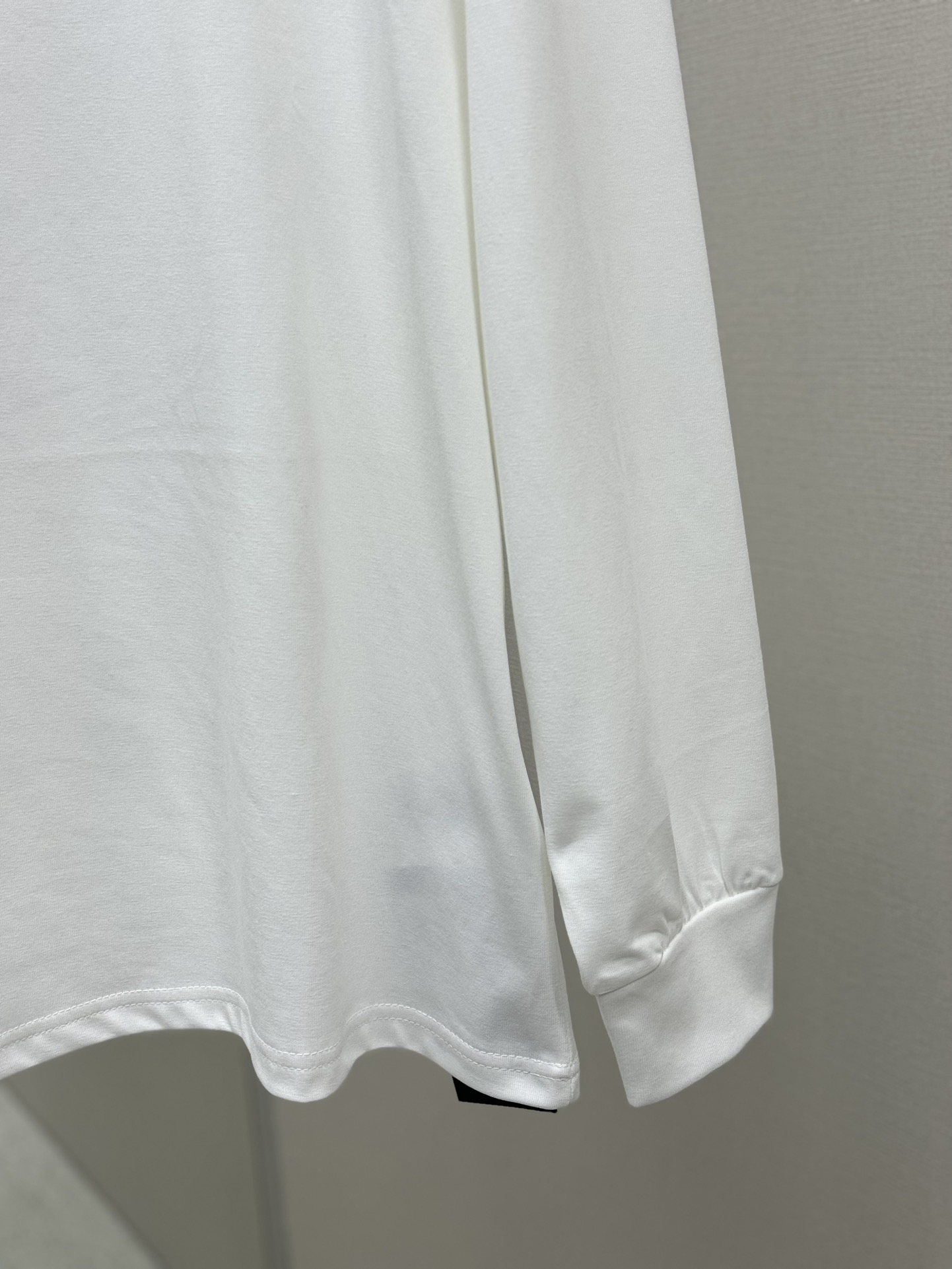 P230
Arcteryx始祖鸟高版本长袖 280克双纱面料Arcteryx  Captive Arc'word LS Shirt M Captive系列字母图案Logo印花   男女同款✅原版定制辅料 吊牌 包装袋 洗水麦 三标齐全 黑色 白色 SIZE XS  S  M   L