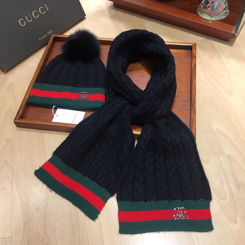 NO:343306,Gucci set GUCCI original single hat scarf set rabbit velvet cashmere, with 15 cm fox fur ball, real wool ball, warm and fashionable and full of personality [Hey ha] versatile style [love] no matter how to match it, it is top-notch [shh] [Perfect], hurry up and buy it [love] can be used as a couple style [love] men and women same style suit, suit, gucci, hats19860909古奇套装GUCCI原单帽子围巾套装 兔绒羊绒,配15公分狐狸毛球,真毛球哦,保暖又时尚个性十足[嘿哈]百搭款[爱心]怎么搭配都上档次[嘘][得意]亲,赶紧入手吧[爱心]可当情侣款[爱心]男女同款套装,套装,gucci,hats,accessory