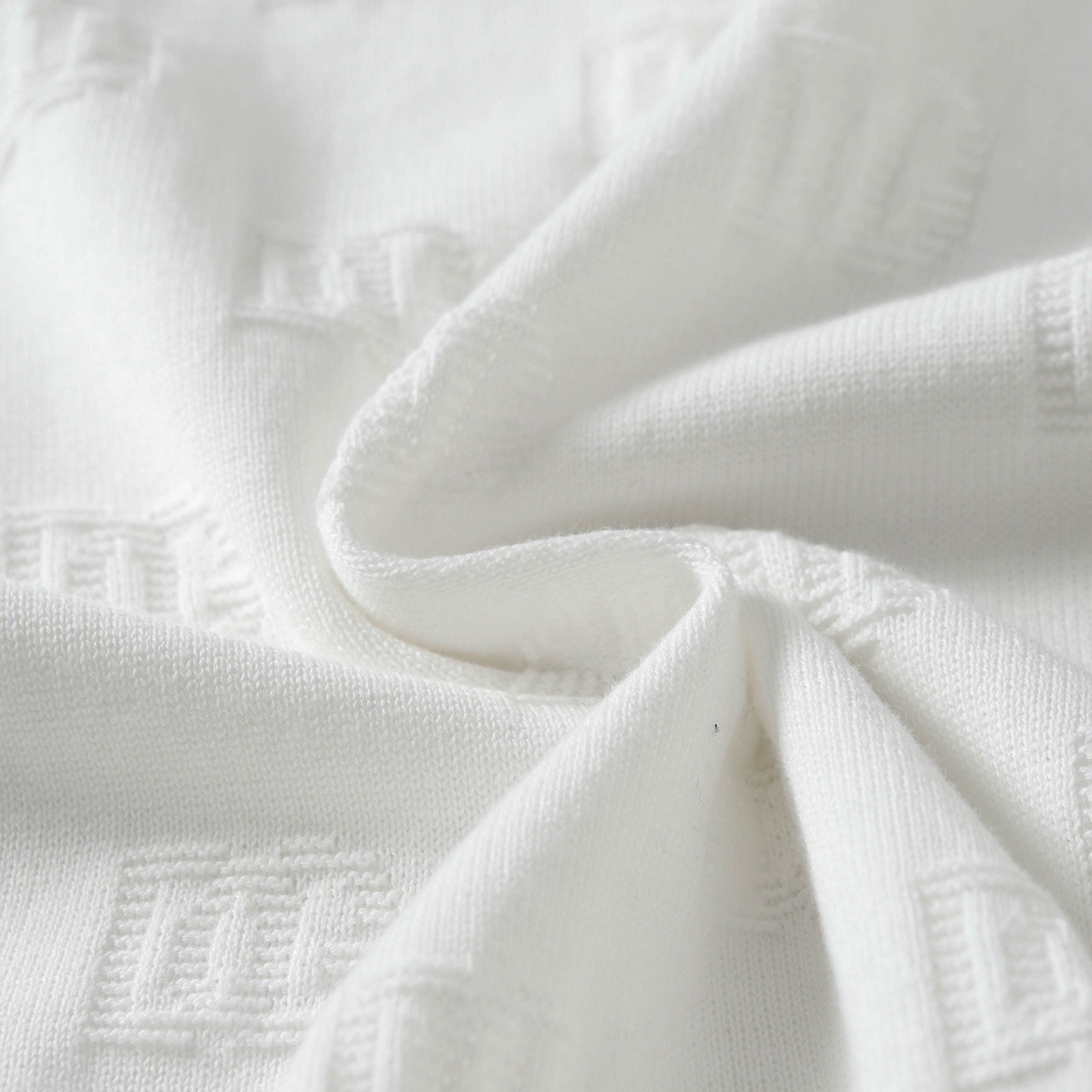 “Dolce & Gabbana Logo Knitted Polo T-Shirts in Black and White, Various Sizes Available” - 图片 9