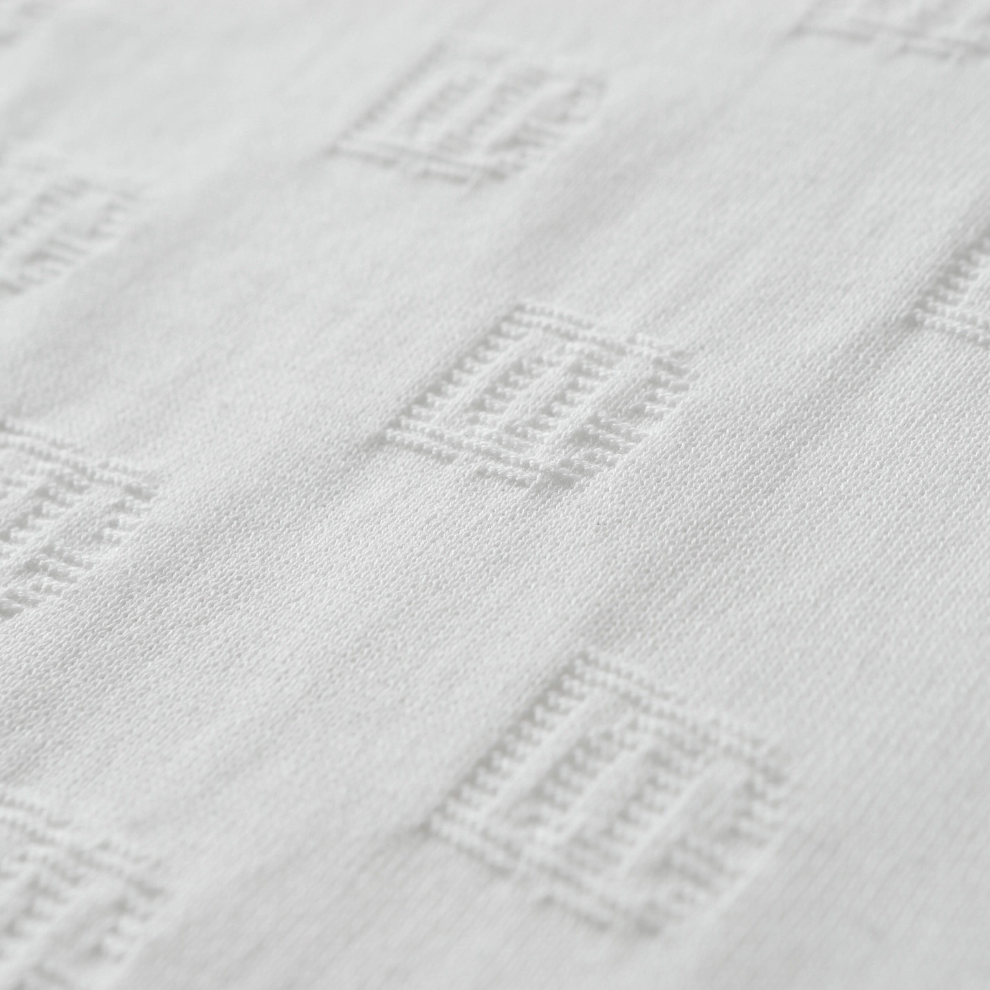 “Dolce & Gabbana Logo Knitting T-shirts in Black and White, Various Sizes Available” - 图片 5