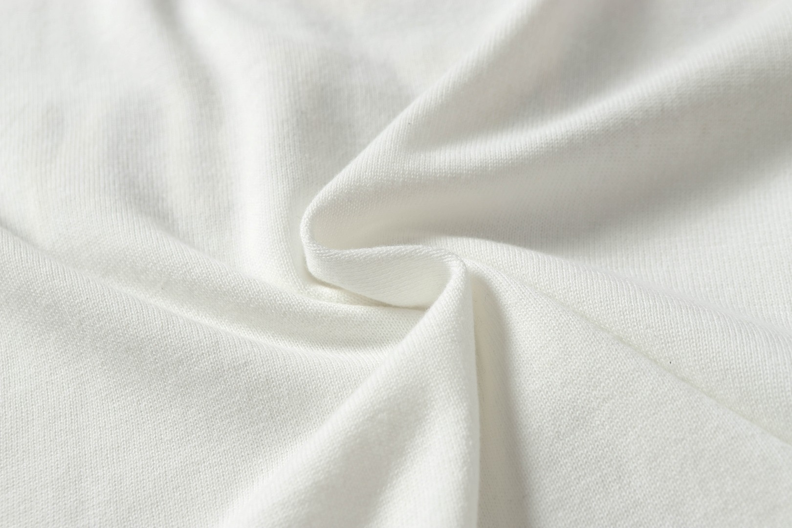 Louis Vuitton Knitting T-shirts: Fashionable Unisex Style in Gray, Black, and White - 图片 9