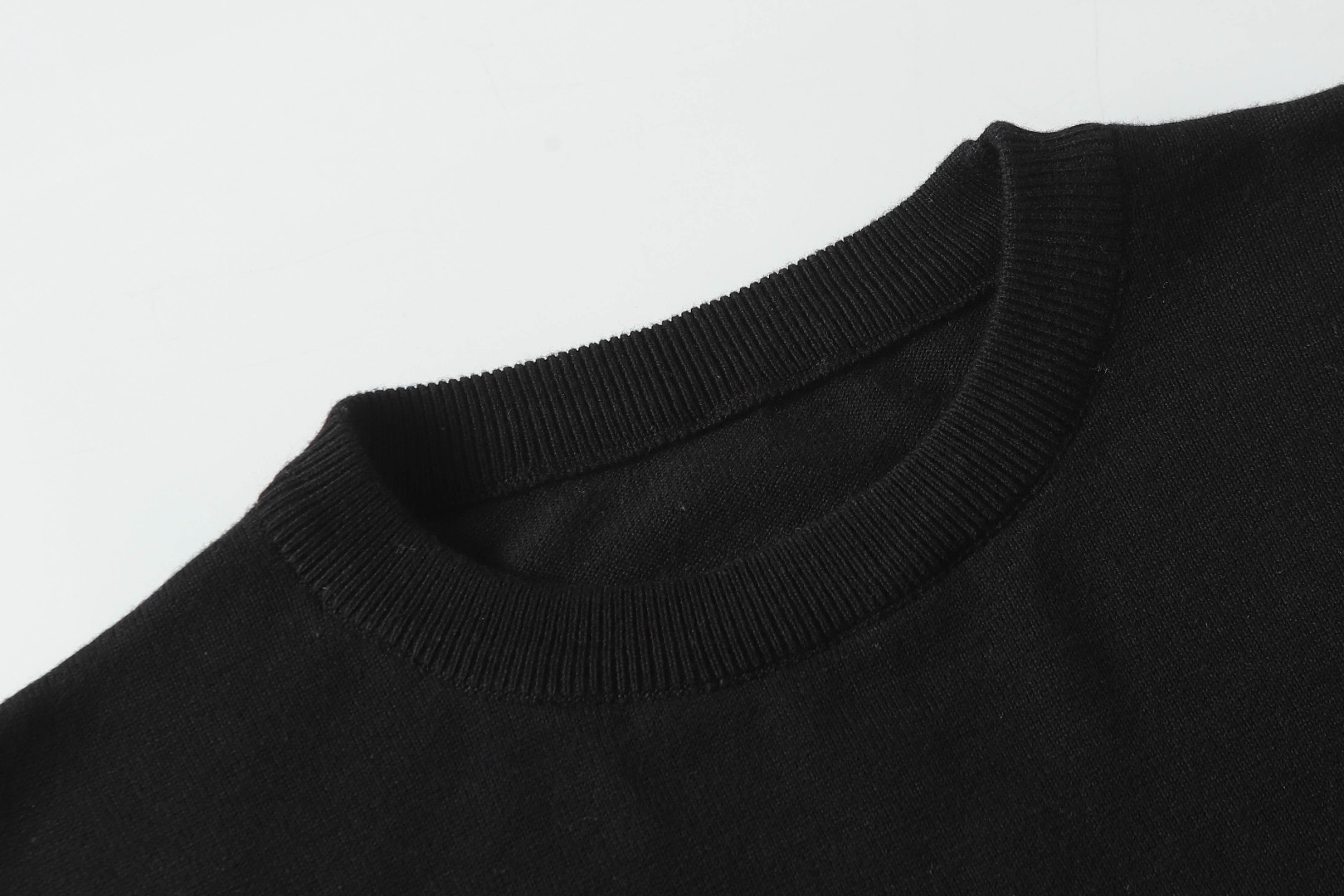 Louis Vuitton Louisville Logo Knitted Crotch T-Shirt in Dark Gray, Black, White. - 图片 3