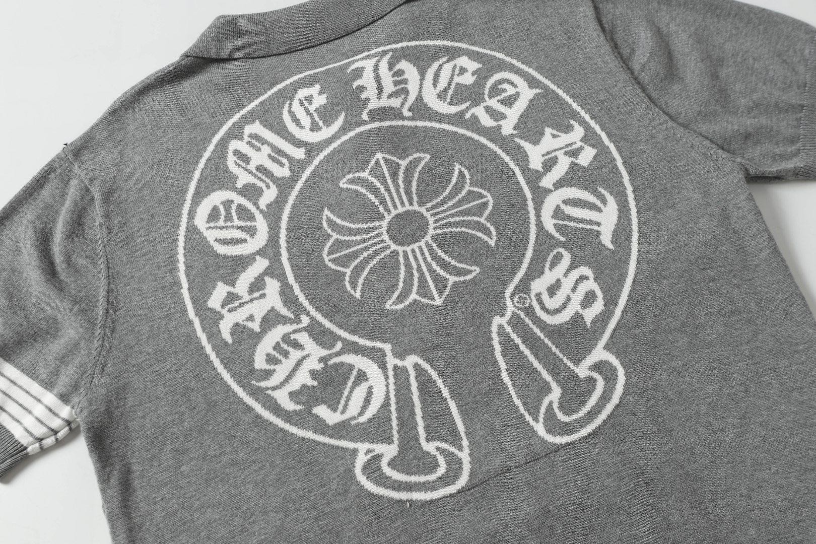 “Chrome Hearts Clothing Details: Logo Sweaters and T-Shirts in XS-L Sizes” - 图片 9