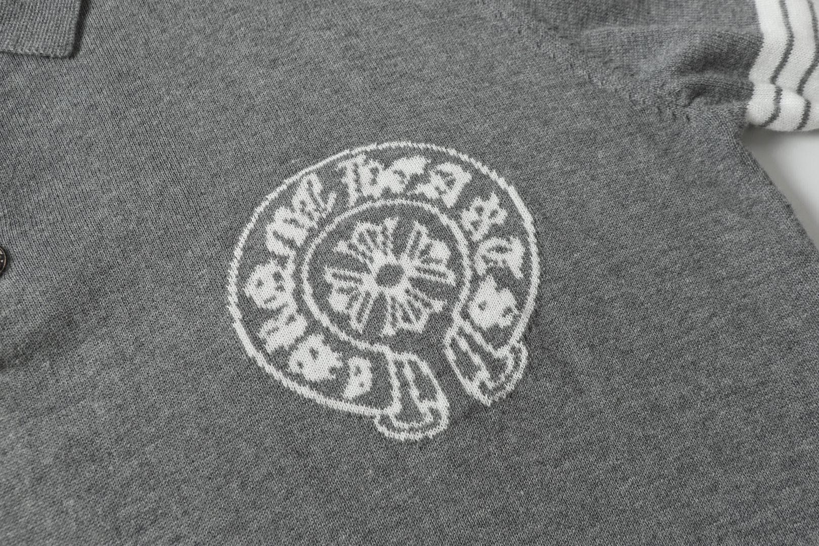 “Chrome Hearts Clothing Details: Logo Sweaters and T-Shirts in XS-L Sizes” - 图片 5