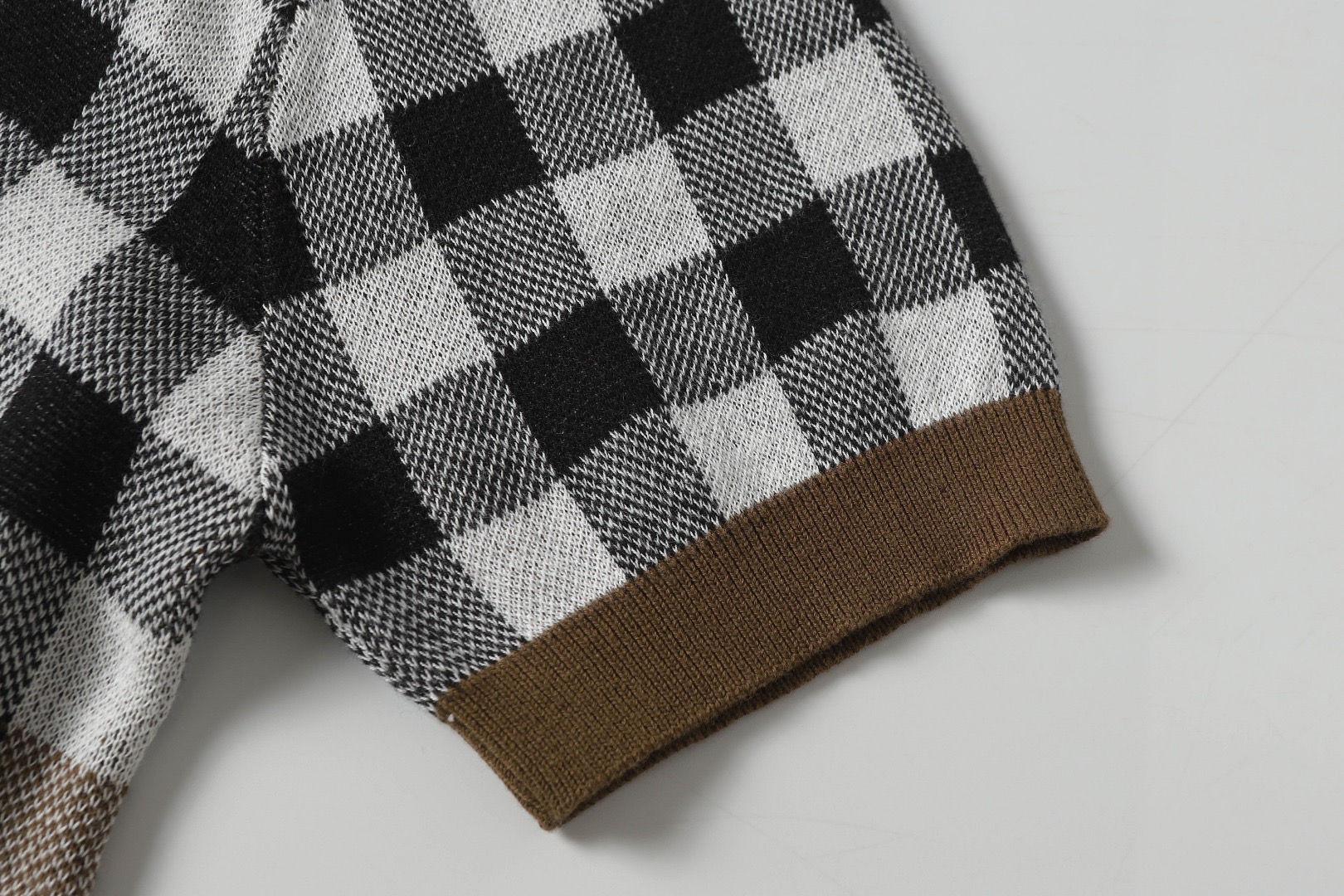 Burberry Classic Knit T-Shirts in Coffee Grey, Sizes XS to L – CQ 9821# - 图片 5