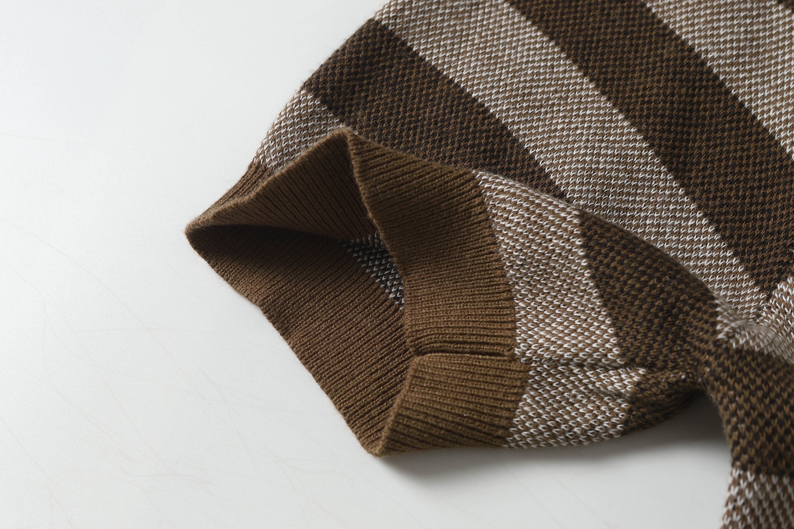 Burberry Classic Knit T-Shirts in Coffee Grey, Sizes XS to L – CQ 9821# - 图片 6