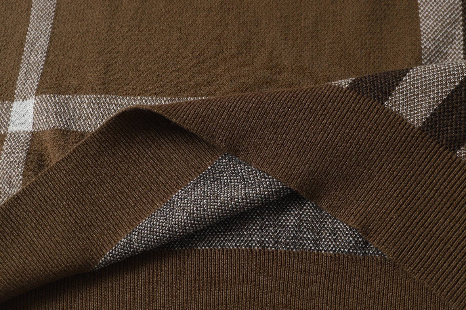 Burberry Classic Knit T-Shirts in Coffee Grey, Sizes XS to L – CQ 9821# - 图片 7