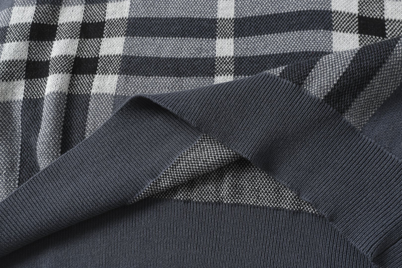 “Burberry Knitted T-shirts in Coffee Grey for Men and Women, Code XS-L” - 图片 6