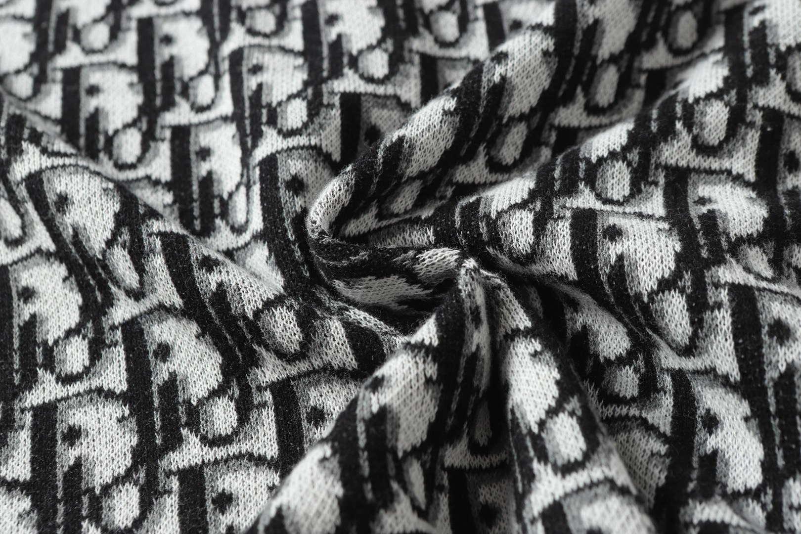 “DIOR Diordio Polo-Sweet T-Shirts: Classic Unisex Style for Season Change” - 图片 9