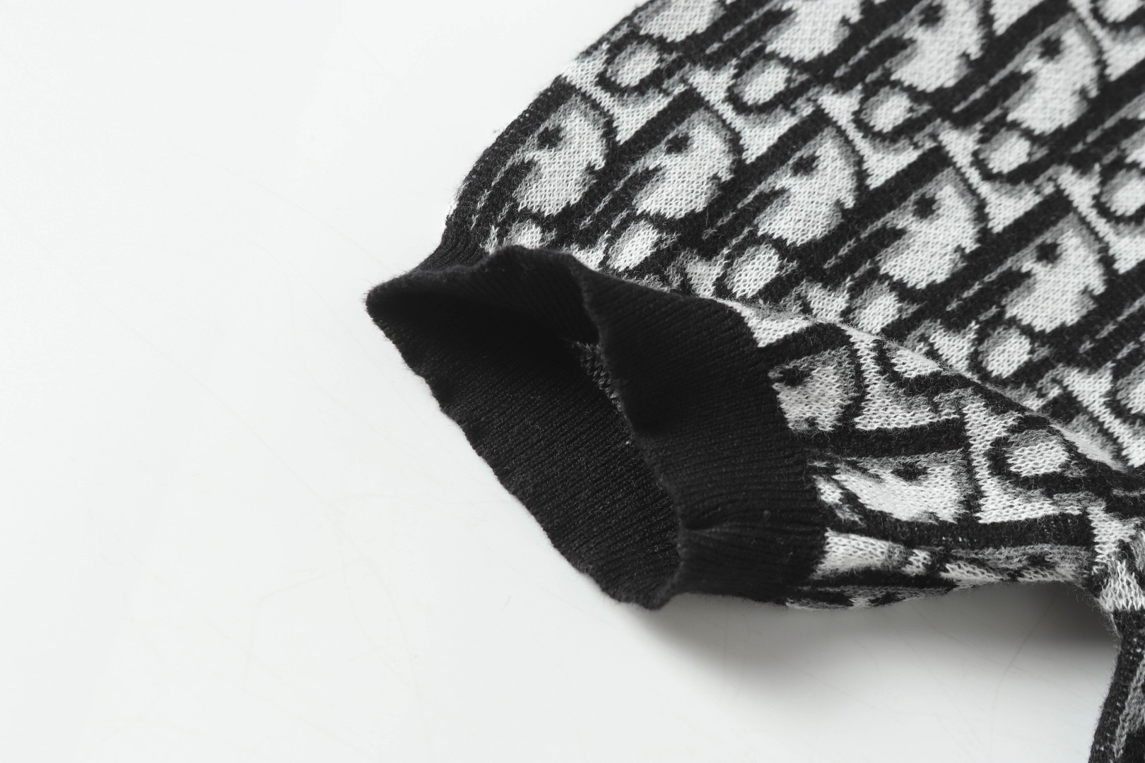 Fashion Alert: DIOR DIORDIO T-Shirts for Men and Women in Picture Colour! - 图片 6