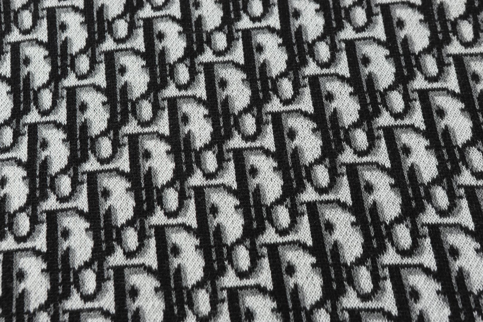 Fashion Alert: DIOR DIORDIO T-Shirts for Men and Women in Picture Colour! - 图片 4