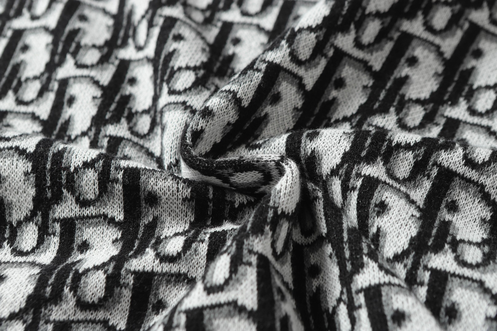 Fashion Alert: DIOR DIORDIO T-Shirts for Men and Women in Picture Colour! - 图片 9