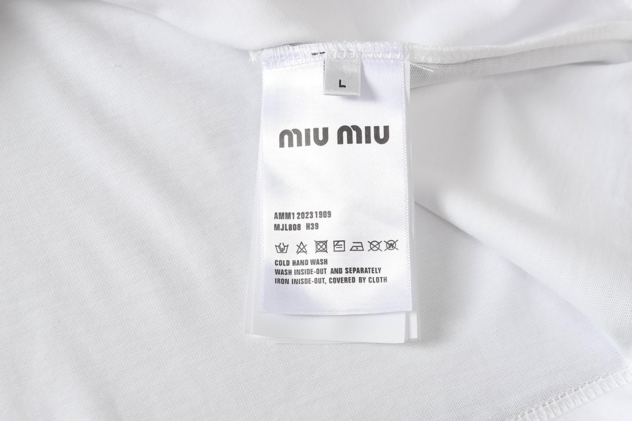 Miu Miu 25SS Logo Patch T-Shirt, Embroidered Cotton Tee, Unisex Style 10 i1741012112924 43 0 8