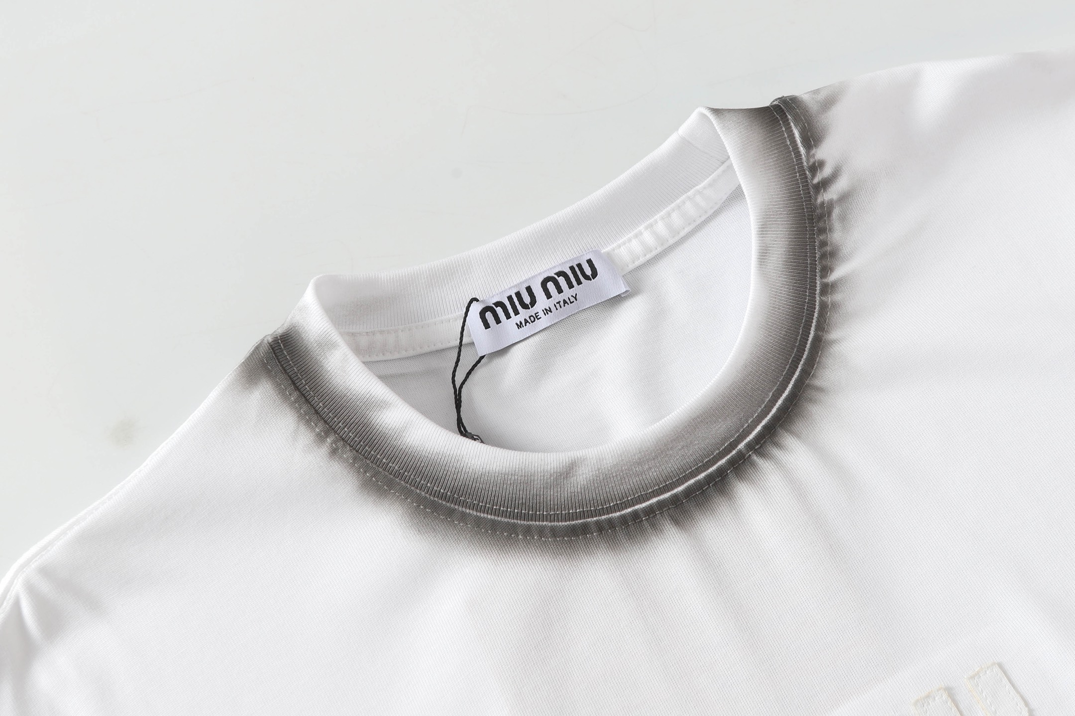 Miu Miu 25SS Logo Patch T-Shirt, Embroidered Cotton Tee, Unisex Style 4 i1741012112947 8627 0 2