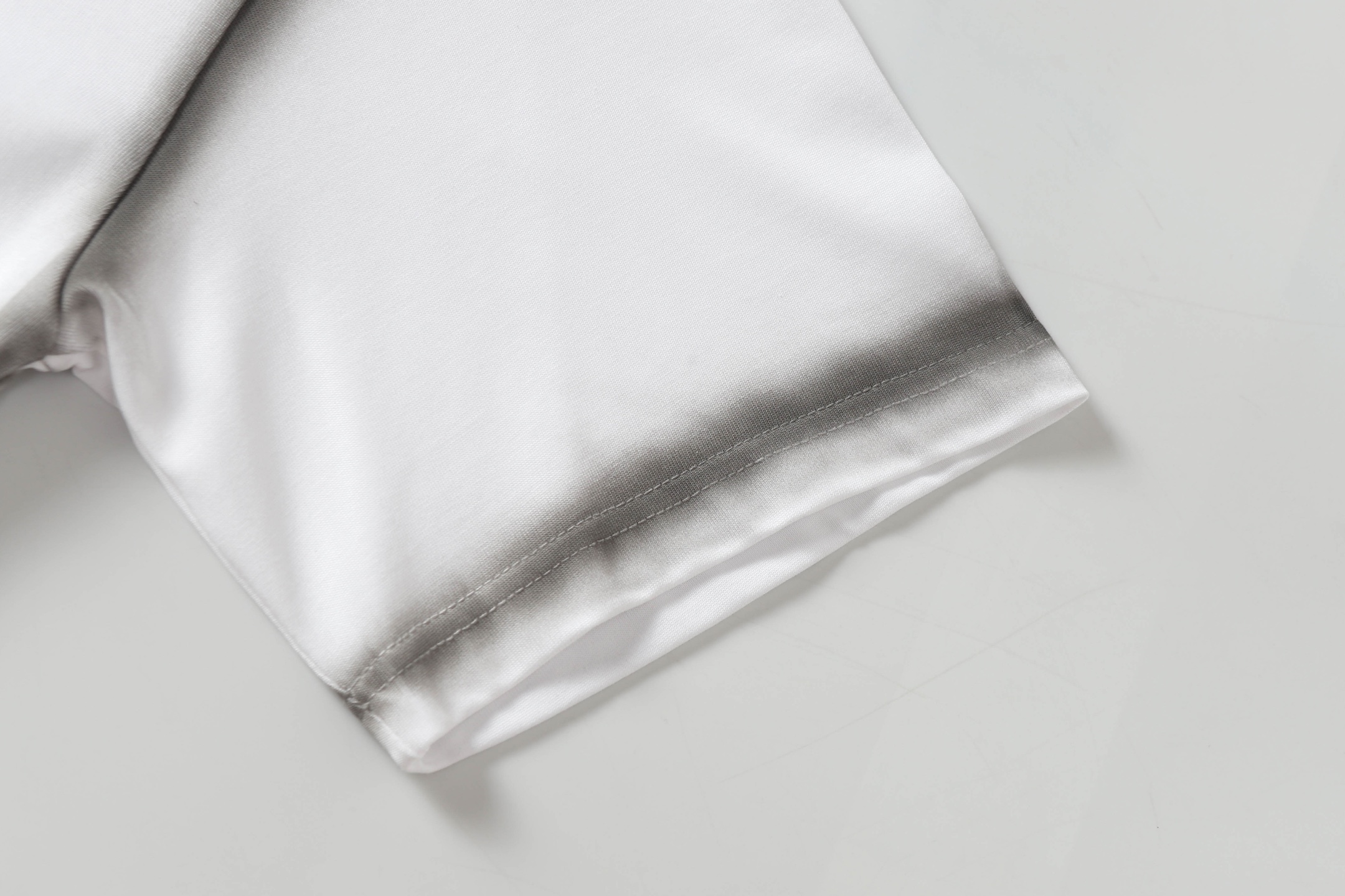 Miu Miu 25SS Logo Patch T-Shirt, Embroidered Cotton Tee, Unisex Style 7 i1741012113809 3108 0 5