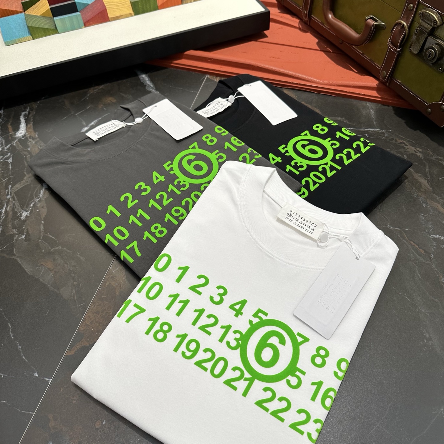 NO:483426,MM6 25 spring and summer new brand letter logo logo short-sleeved T-shirt, AX custom 80 270g cotton fabric; black and white Size S-XXL OVER SIZE, please report height and weight for orders, masion margiela, T-shirt, tees, t-shirt, alexander wang19860909MM6 25春夏新品品牌字母徽标标识短袖T恤,AX定制80支270克棉面料；黑色 白色 尺码S-XXL OVER SIZE,报单请报身高体重,,masion margiela,T-shirt,tees，t-shirt,alexander wang,Men's clothing