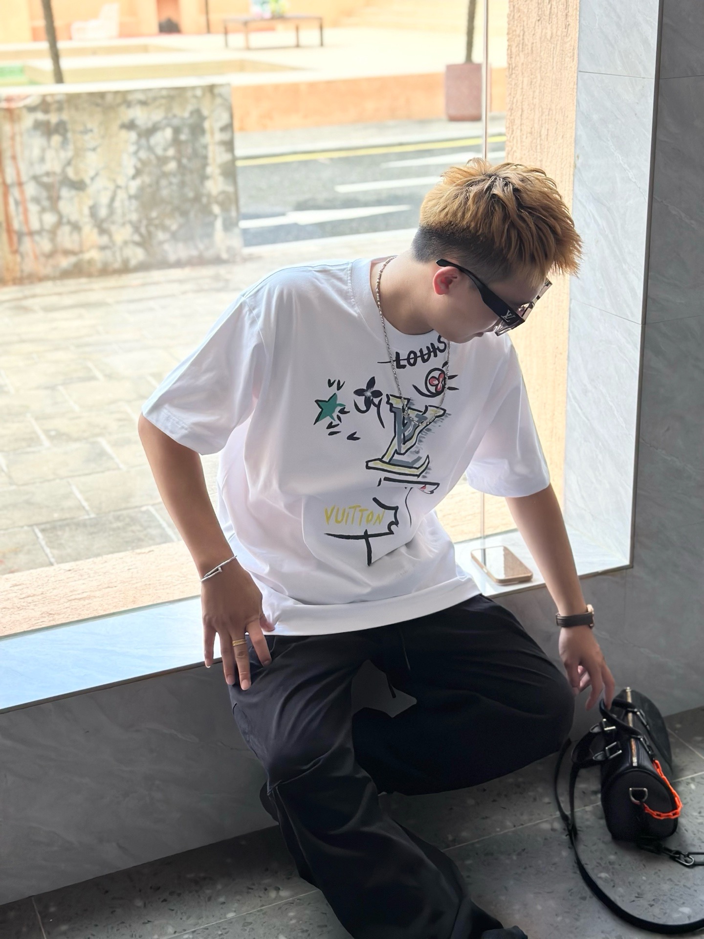 NO:479775,LV 25 Spring and Summer New Brand Letter Logo Logo Short Sleeve T-shirt, AX Customized 80 270g Cotton Fabric; Black and White Size S-XXL OVER SIZE, please report height and weight, louis vuitton, T-shirt,tees, t-shirt,alexander wang19860909LV 25春夏新品品牌字母徽标标识短袖T恤,AX定制80支270克棉面料；黑色 白色 尺码S-XXL OVER SIZE,报单请报身高体重,,louis vuitton,T-shirt,tees，t-shirt,alexander wang,Men's clothing