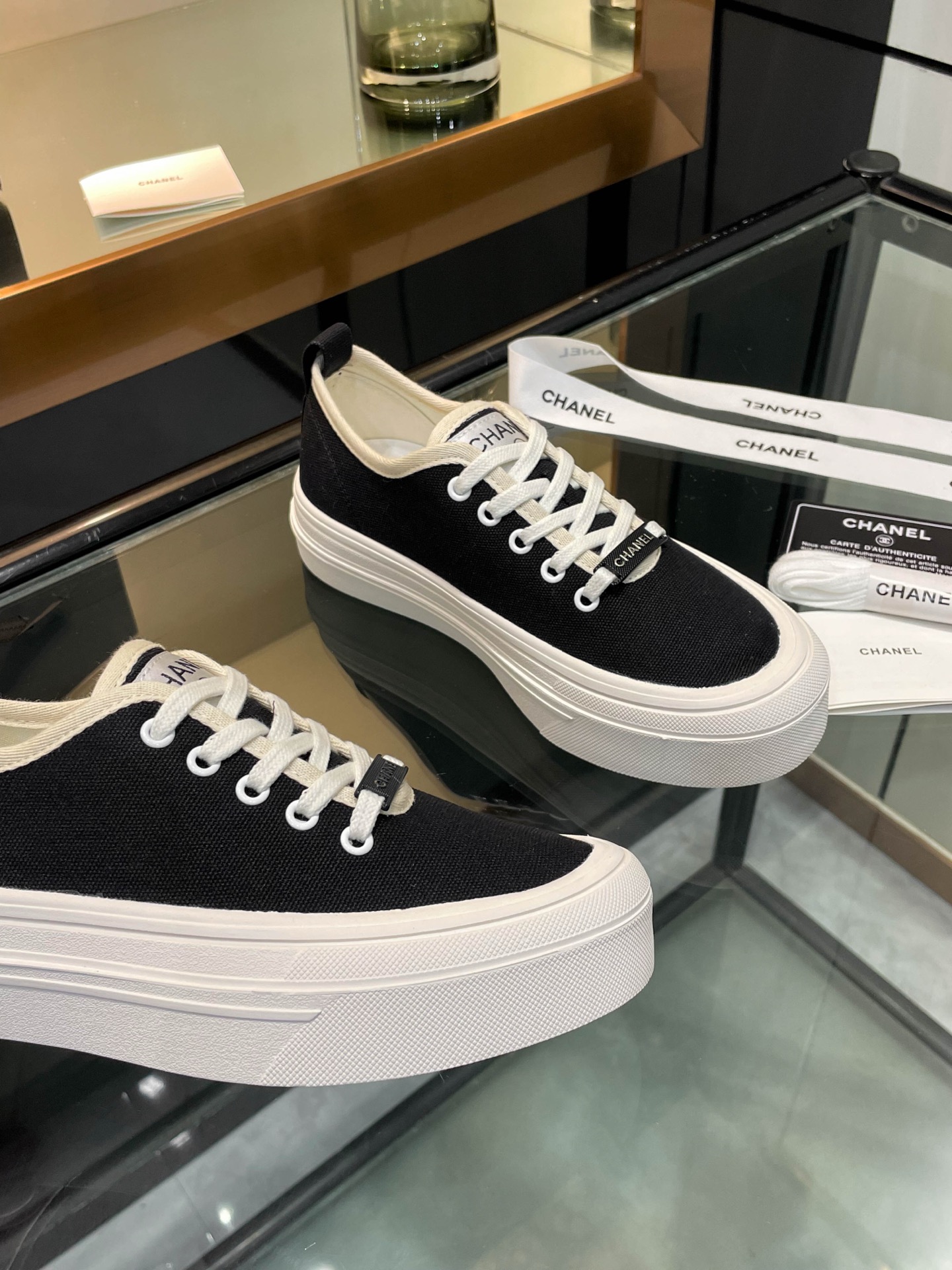 Chanel 2025SS Women's Casual Canvas Platform Sneakers - Black & White 7 i1740924735310 615 0 4