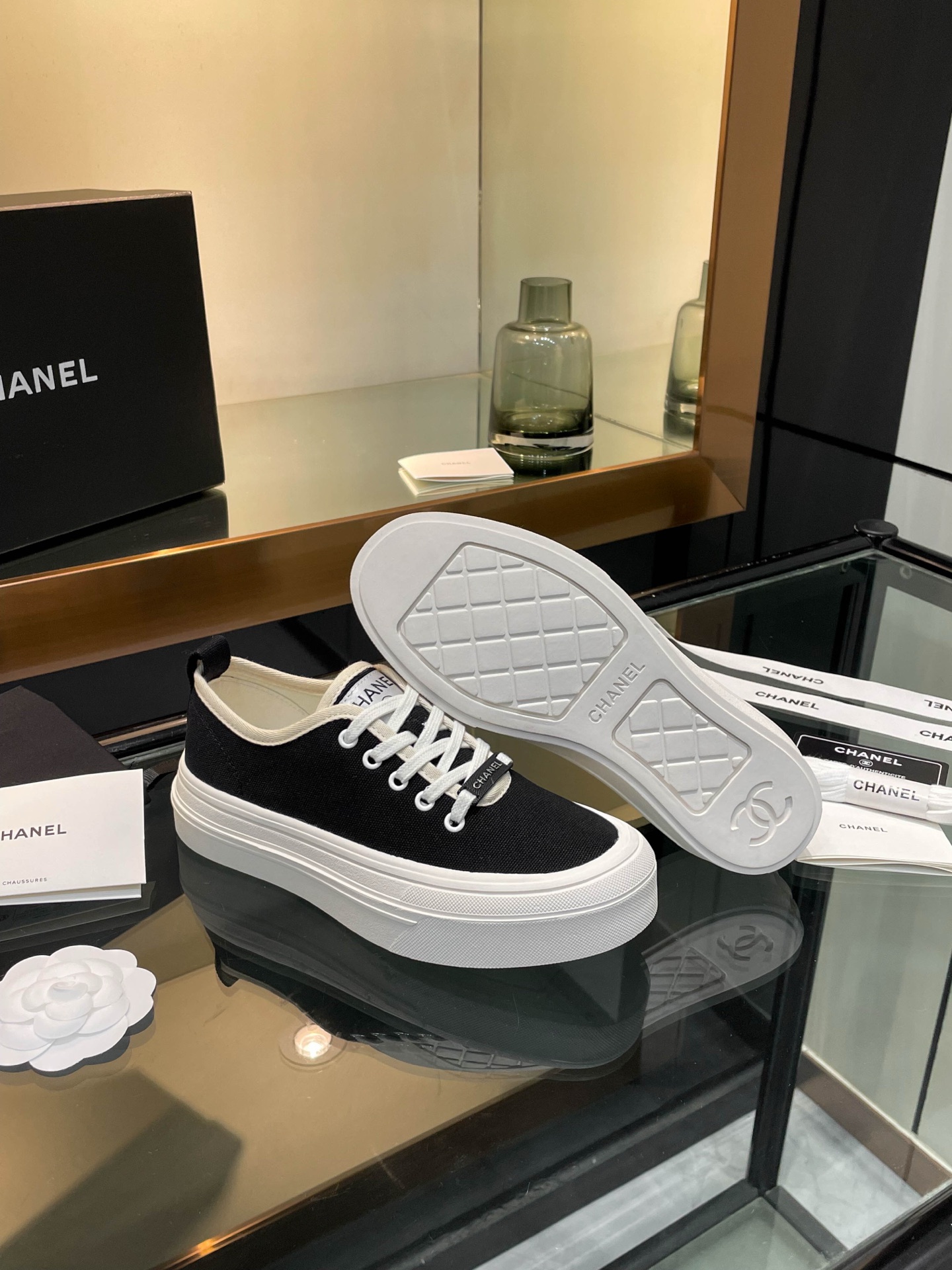 Chanel 2025SS Women's Casual Canvas Platform Sneakers - Black & White 10 i1740924750790 5129 0 8