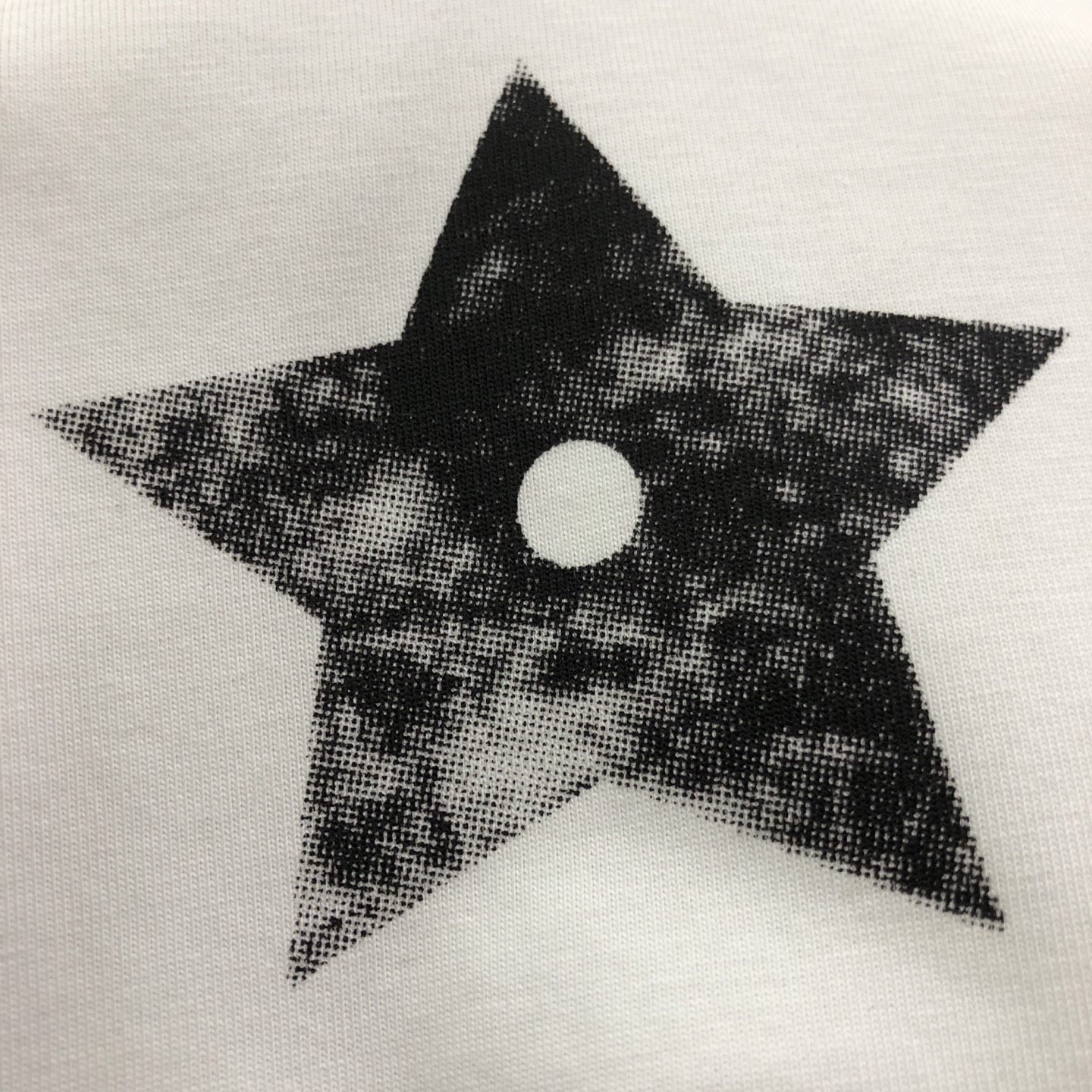 💰120 【女款】
DIOR/迪奥2025春夏新款直喷彩字母女款短袖T恤 
⚠原版面料⚠高版本⚠高品质 网红明星同款 
50支双冰爽棉170g面料 铺陈于品牌的服饰系列 数码直喷工艺 手感非常舒服 超级百搭好看的短袖 
三标齐全 非市场普通版本 随意对比 品质绝对保证 
颜色 ： 红色 蓝色 绿色
码数 ：S ~ L 
S ：衣长62 胸围90 肩宽38 袖长19 
M ：衣长64 胸围92 肩宽39 袖长19.5 
L ：衣长66 胸围94 肩宽40 袖长20
