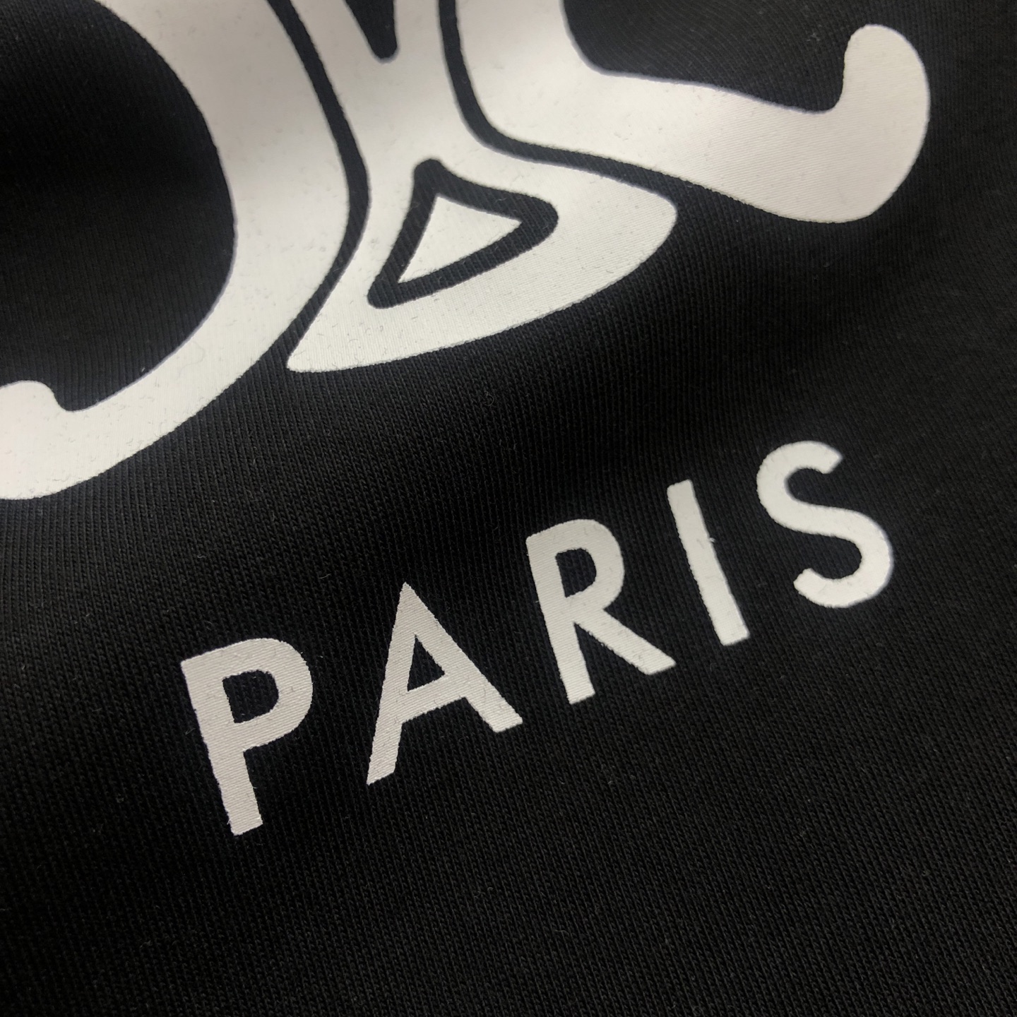 120💰
CELINE赛琳 2025新款字母logo印花短袖T恤
120💰 【女款】
DIOR/迪奥2025春夏新款直喷彩字母女款短袖T恤 
⚠原版面料⚠高版本⚠高品质 网红明星同款 
50支双冰爽棉170g面料 铺陈于品牌的服饰系列 数码直喷工艺 手感非常舒服 超级百搭好看的短袖 
三标齐全 非市场普通版本 随意对比 品质绝对保证 
颜色 ： 红色 蓝色 绿色
码数 ：S ~ L 
S ：衣长62 胸围90 肩宽38 袖长19 
M ：衣长64 胸围92 肩宽39 袖长19.5 
L ：衣长66 胸围94 肩宽40 袖长20
