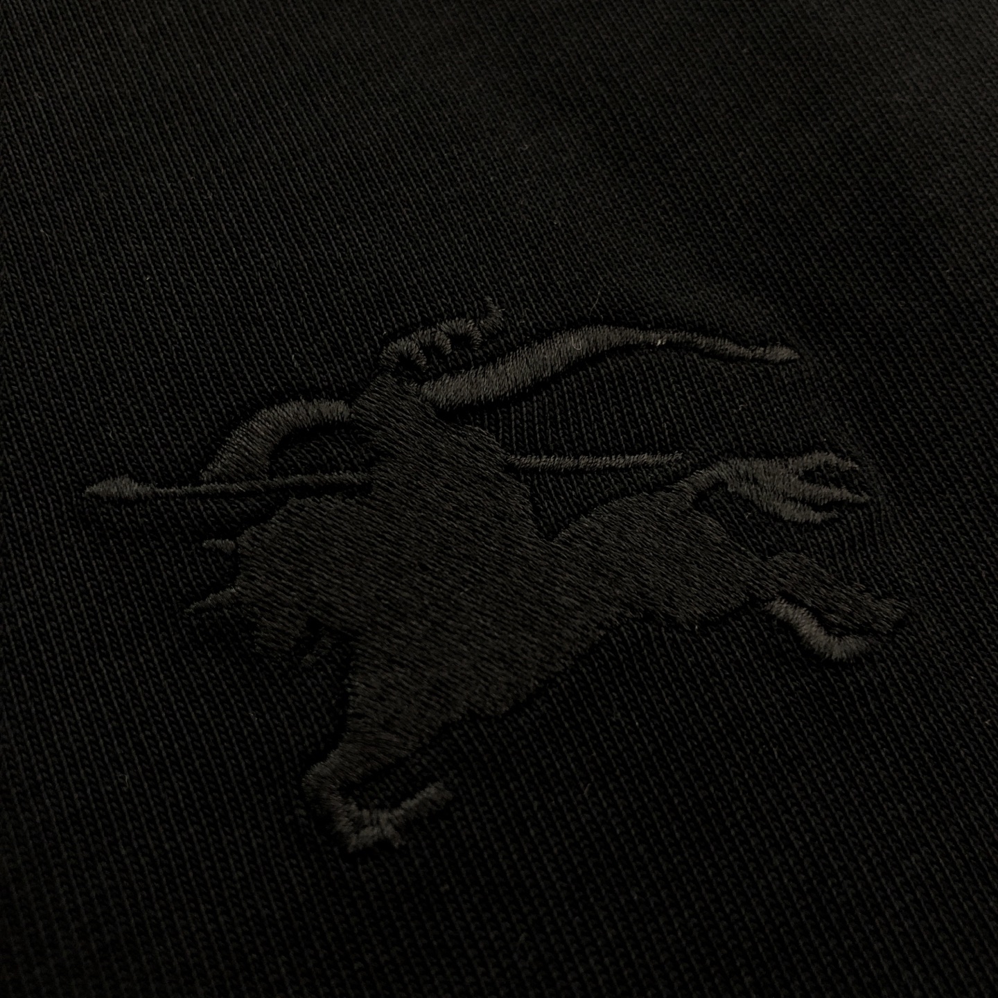 💰140包邮
巴宝莉Burberry 2025春夏新款刺绣logo圆领短袖T桖
⚠原版面料⚠高版本⚠高品质 网红明星同款
定制定染简约基础款,简单大气,精致时尚,纯棉面料,面料柔软舒适
手感舒服 超级百搭好看的一款短袖
三标齐全 非市场普通版本 随意对比 品质绝对保证
颜色 : 黑色 卡其色 杏色
尺码 : XS ~ L
XS:衣长70 胸围110 肩宽58.5 袖长18.5
S:衣长72 胸围114 肩宽60 袖长19
M :衣长74 胸围118 肩宽61.5 袖长19.5
L:衣长76 胸围122 肩宽63 袖长20