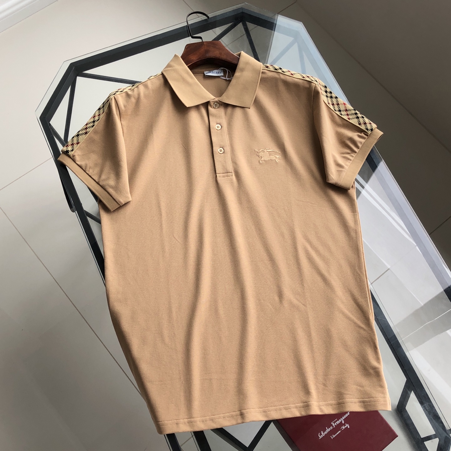 Burberry Men's Classic Fit Polo Shirt with Embroidered Logo - Stylish & Comfortable